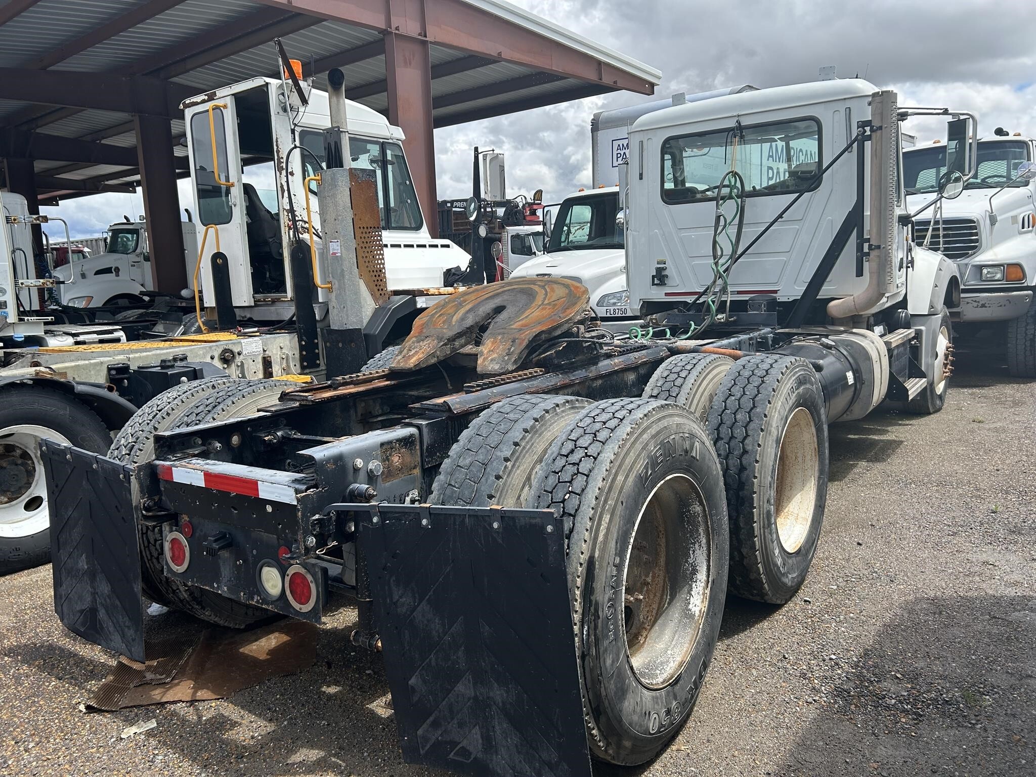 2012 Mack GU713 Semi Trucks/Trailer