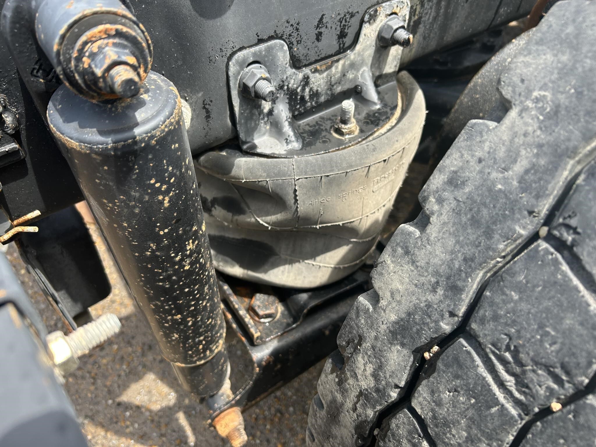 2012 Mack GU713 Semi Trucks/Trailer