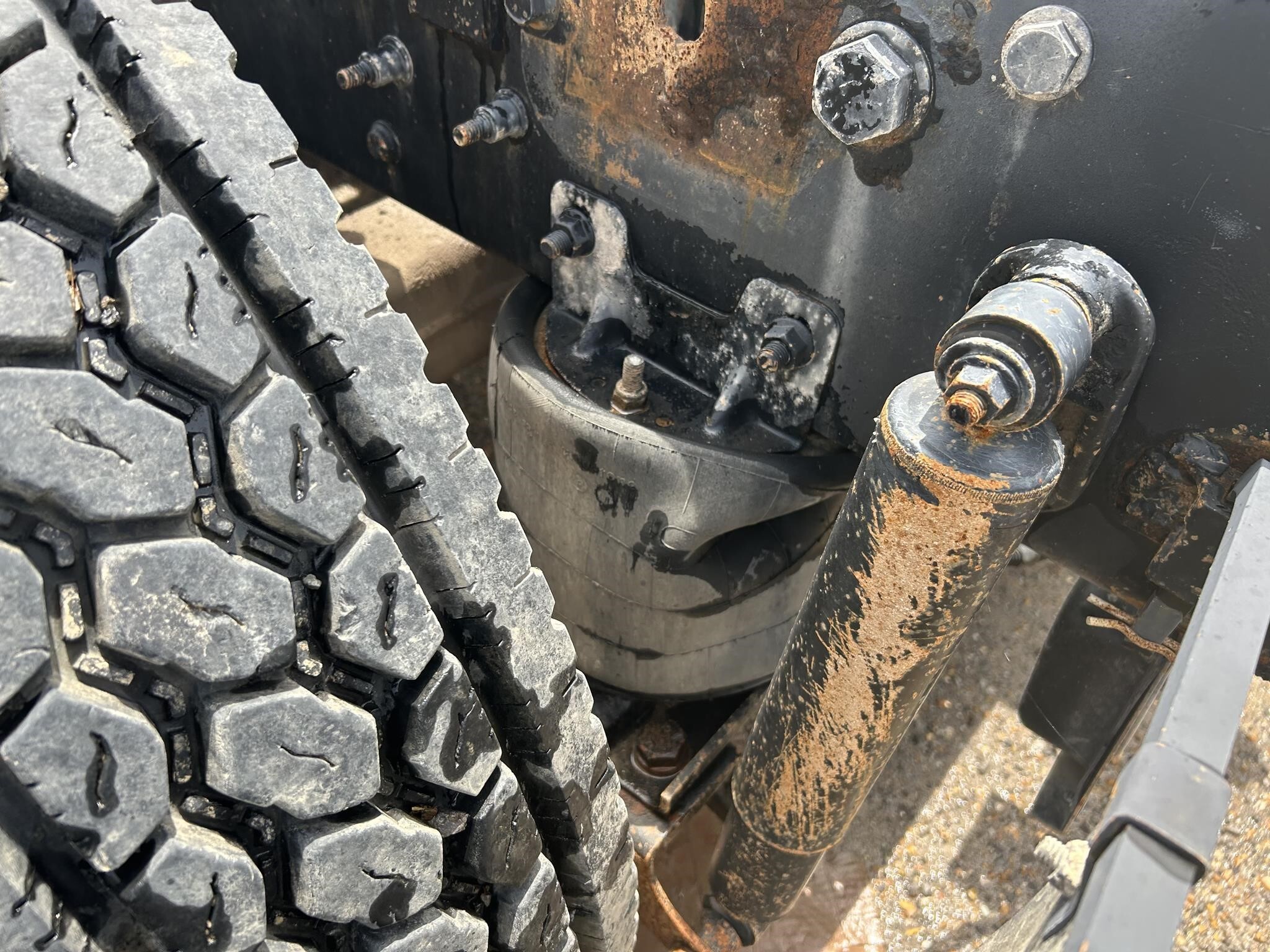 2012 Mack GU713 Semi Trucks/Trailer