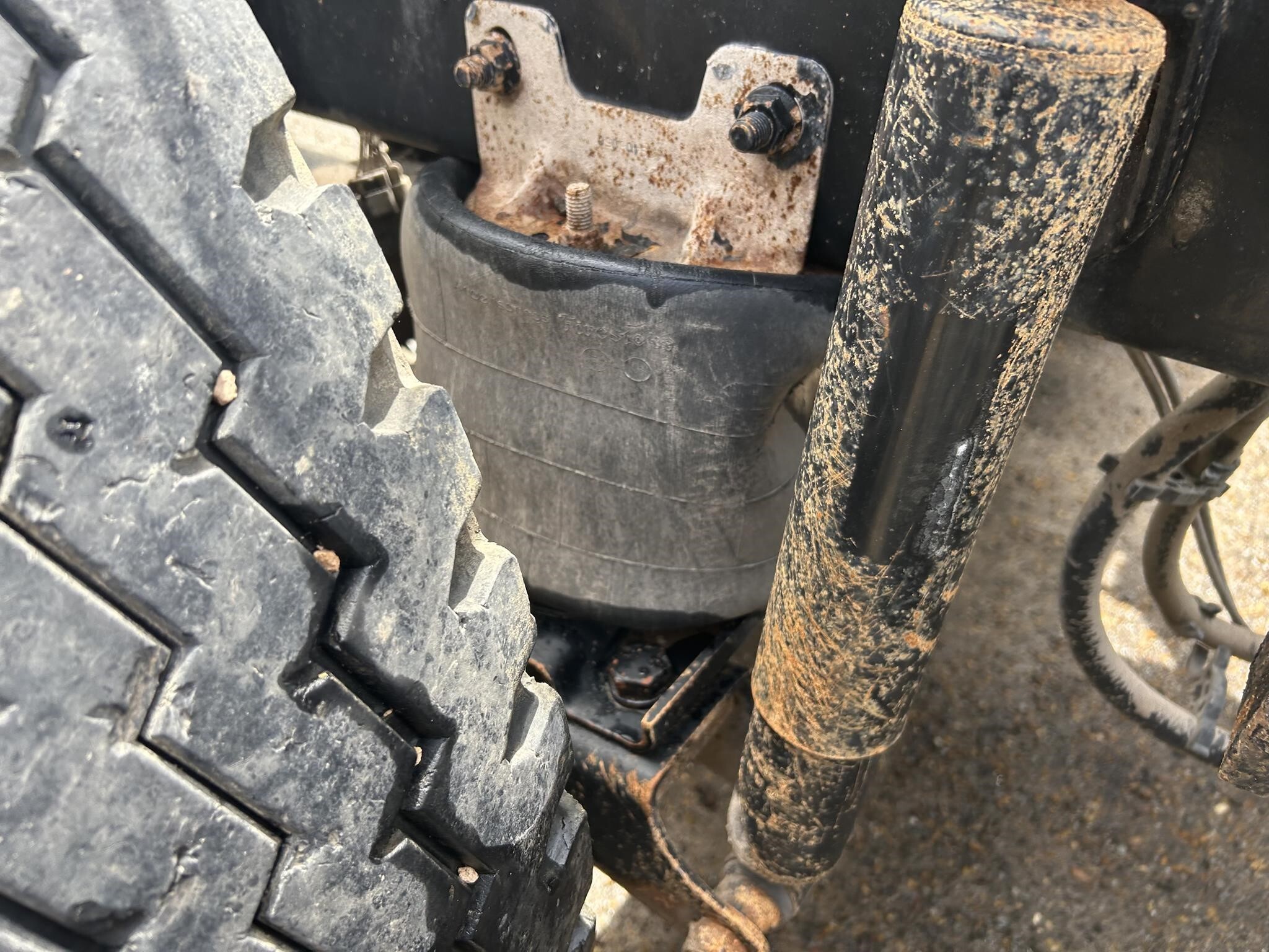 2012 Mack GU713 Semi Trucks/Trailer