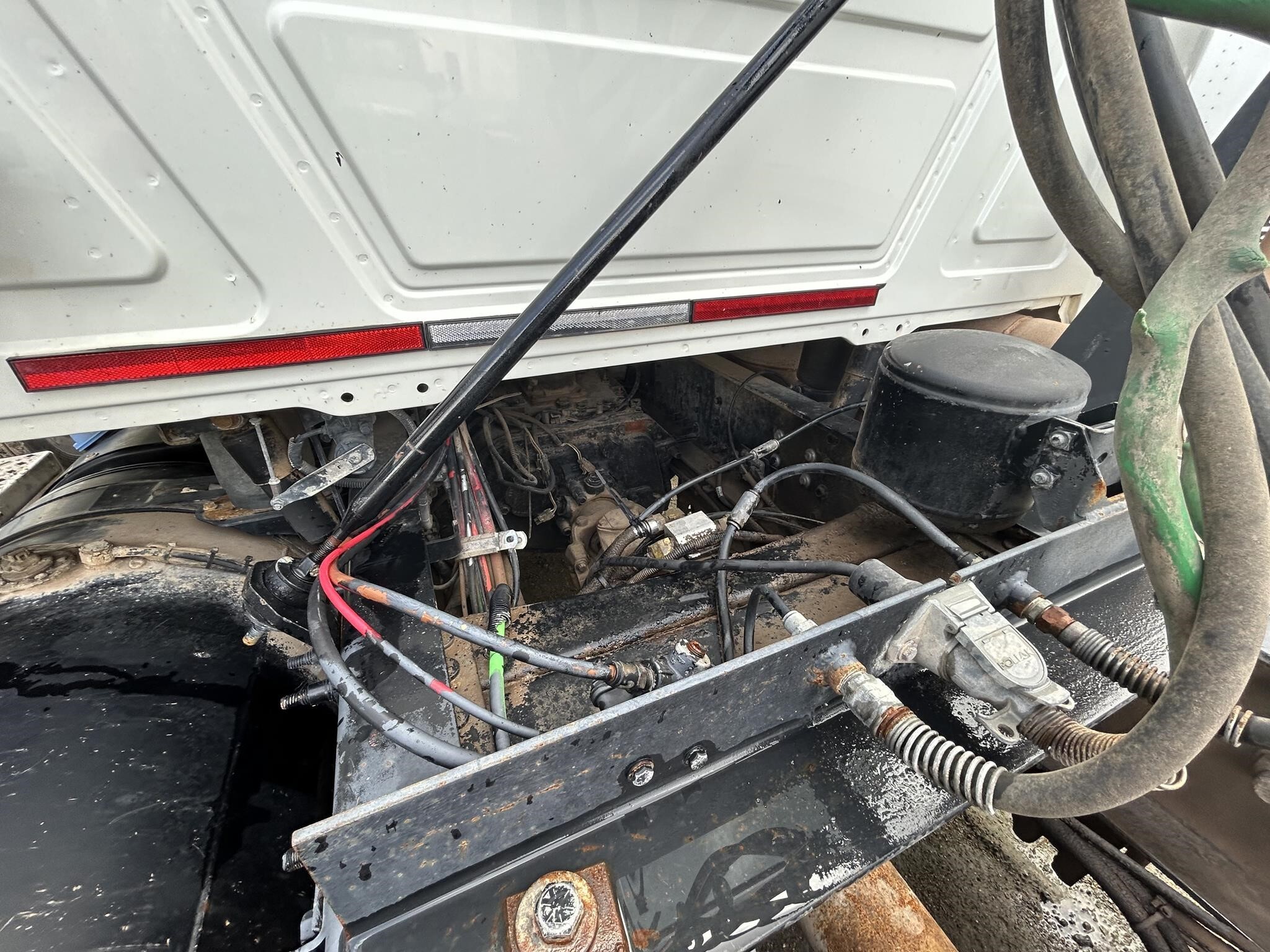 2012 Mack GU713 Semi Trucks/Trailer