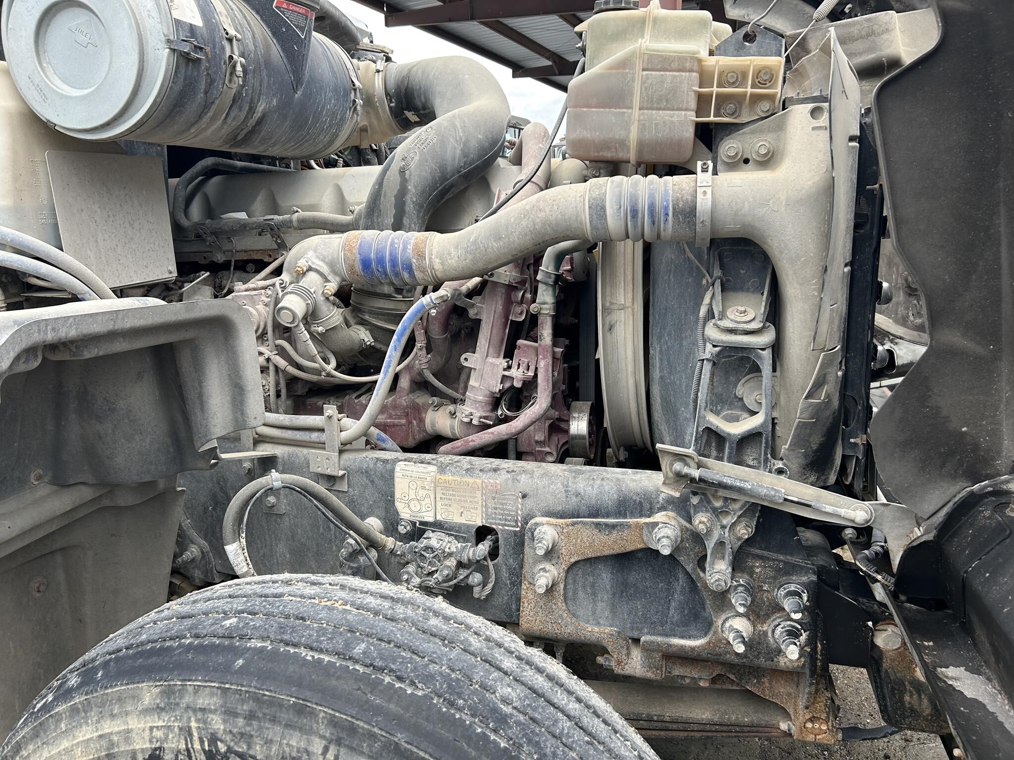 2012 Mack GU713 Semi Trucks/Trailer