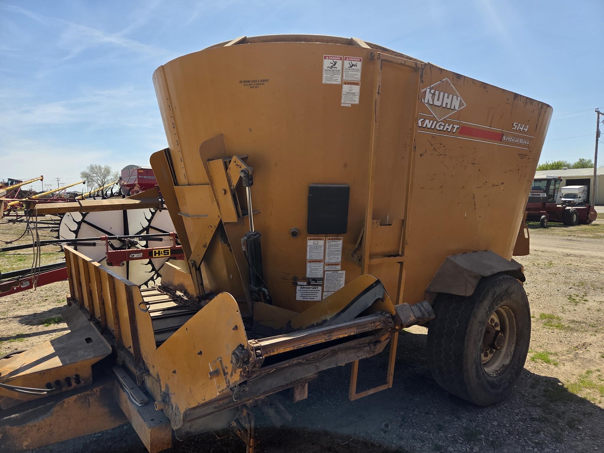  Kuhn Knight 5144 Grinders and Mixer