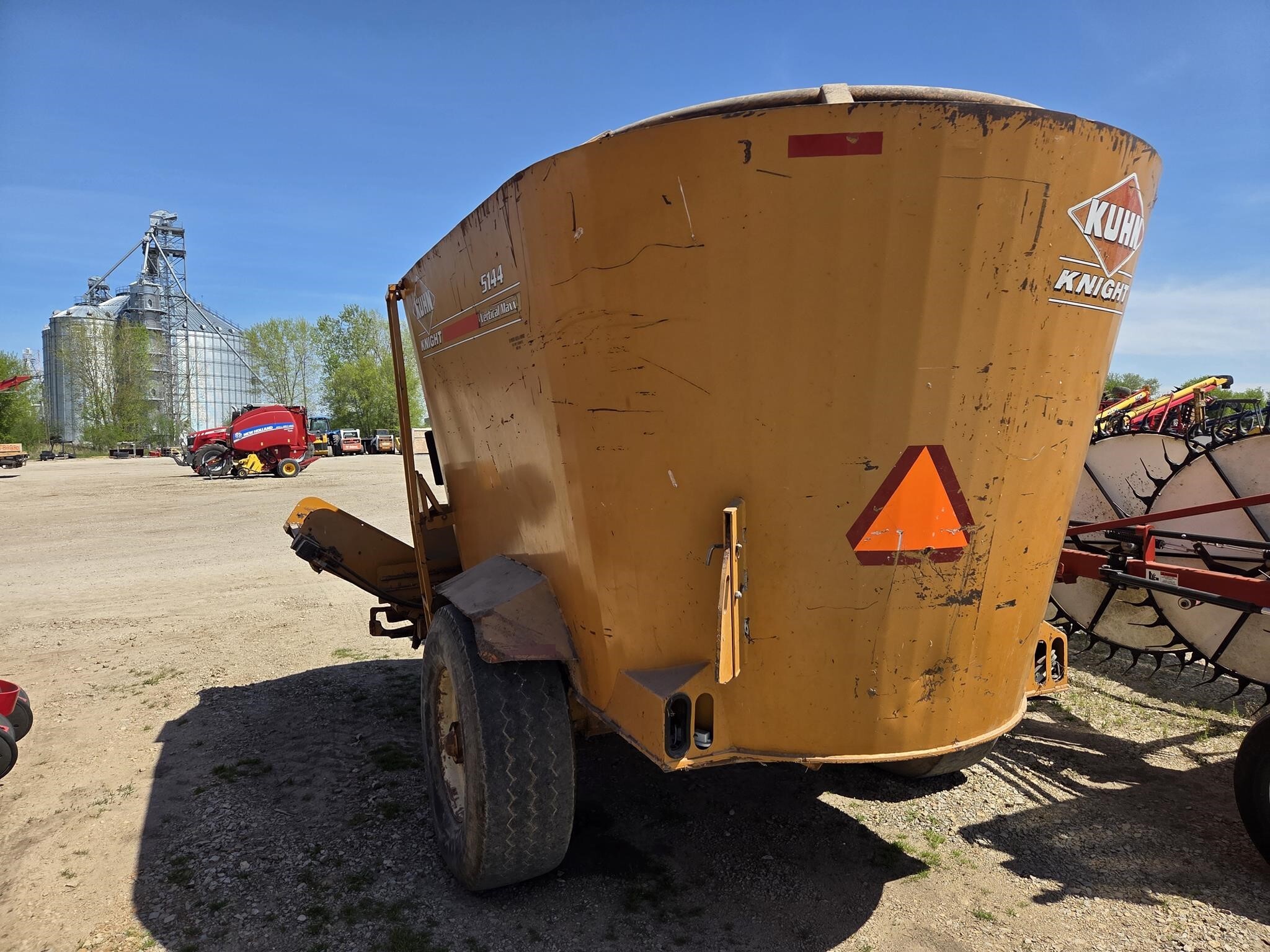  Kuhn Knight 5144 Grinders and Mixer