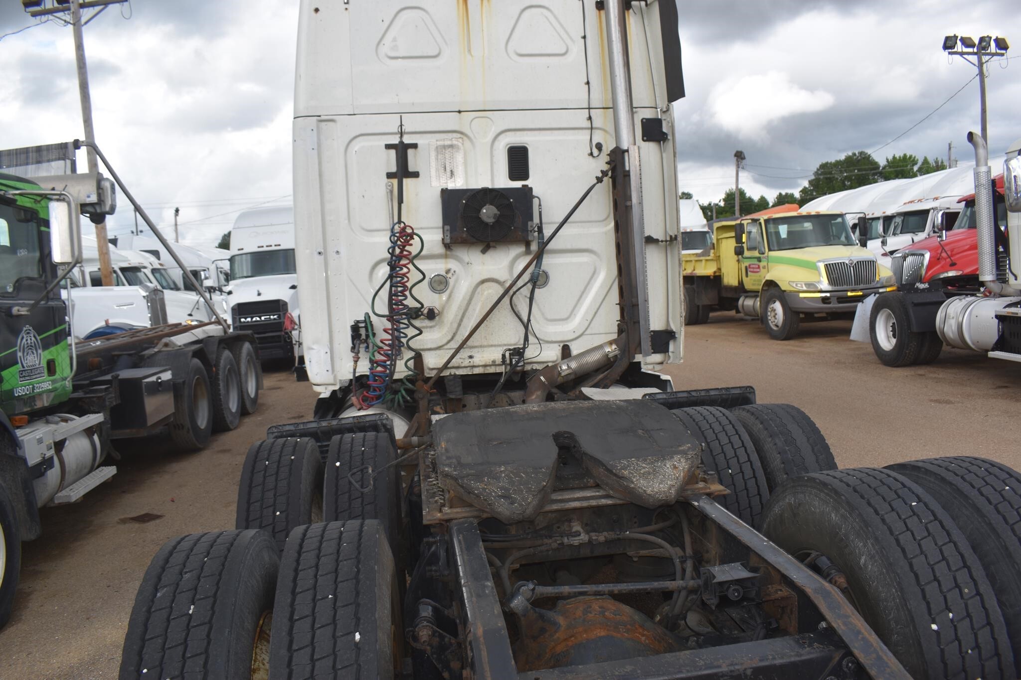 2012 Freightliner Cascadia 125 Semi Trucks/Trailer