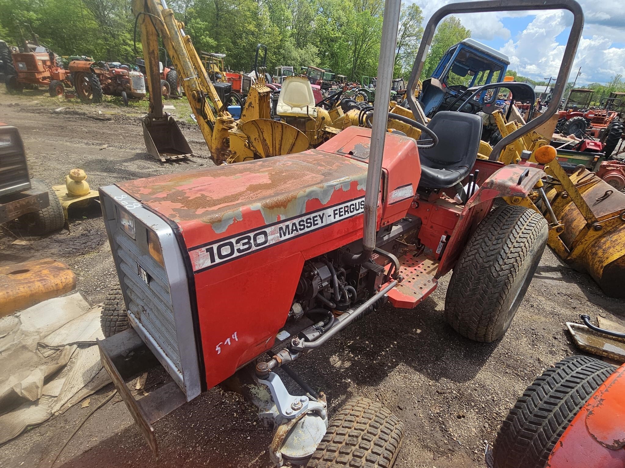1989 Massey Ferguson 1030 Tractor