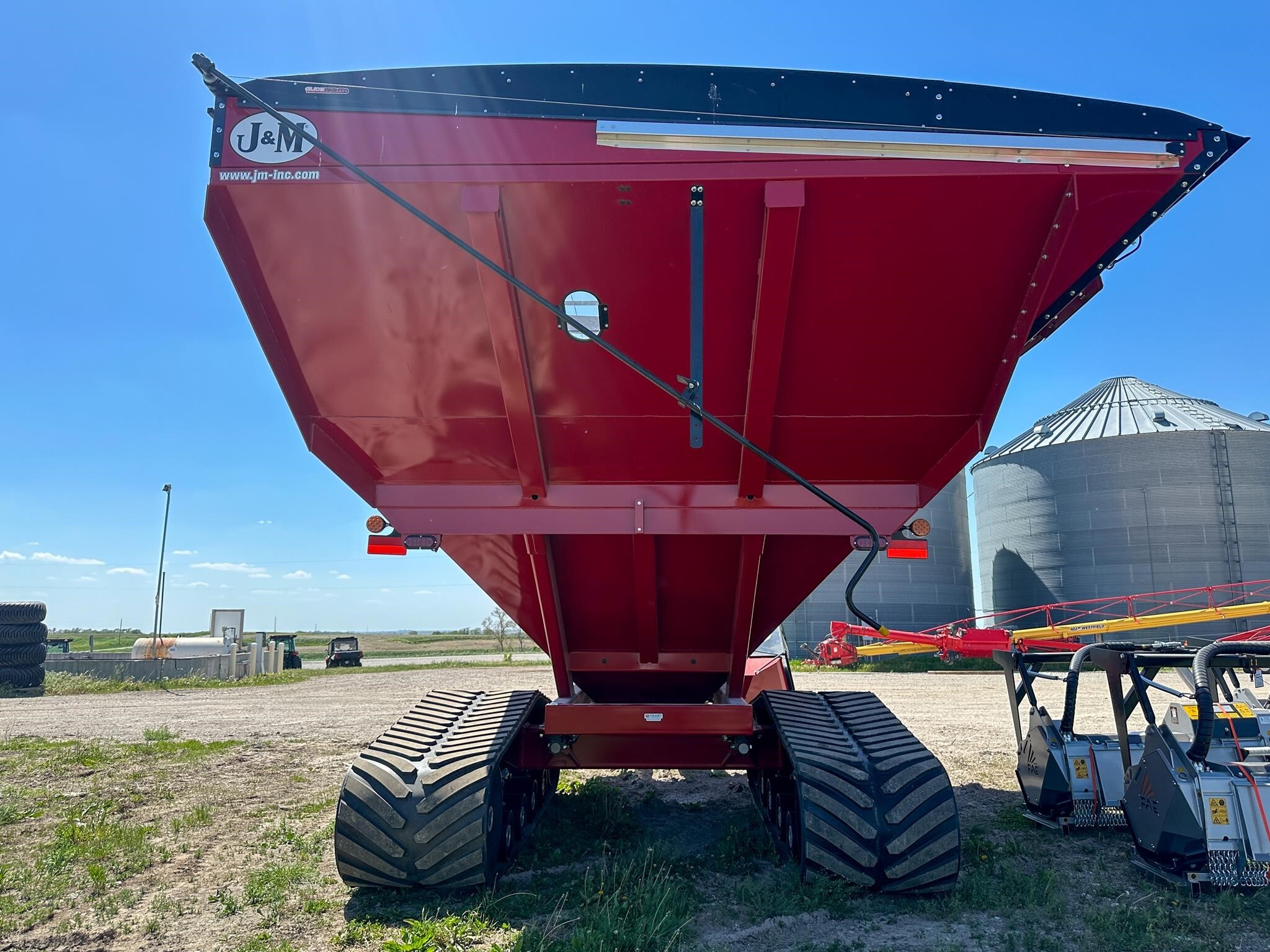 2026 J&M 1522-20T Grain Cart