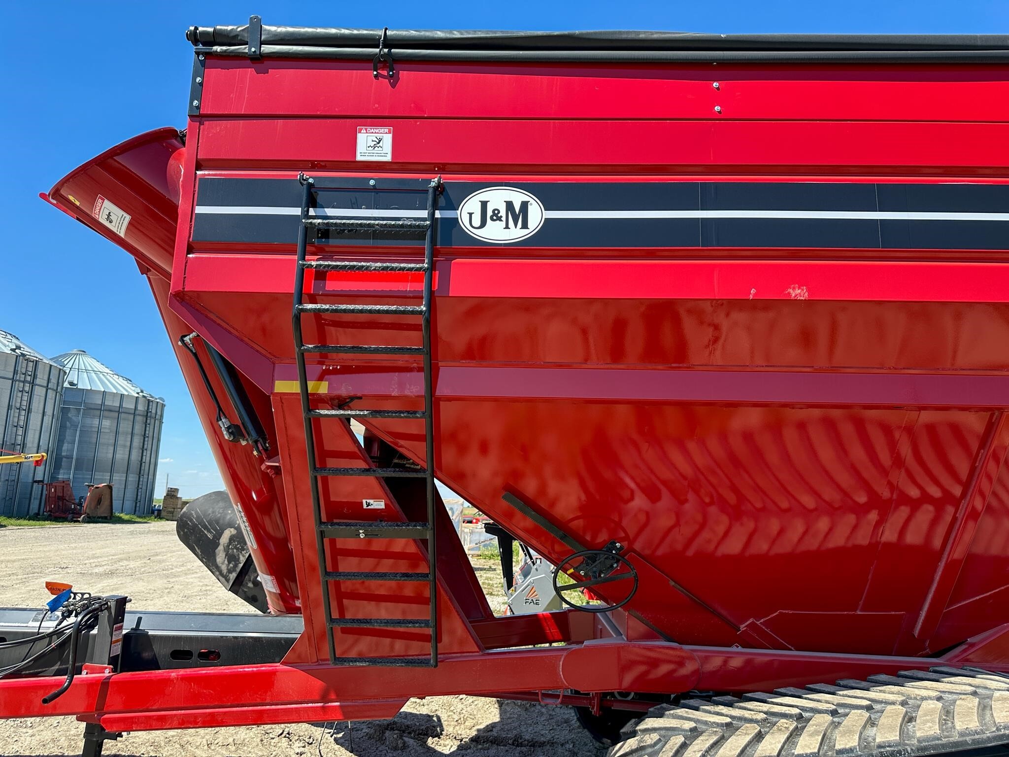 2026 J&M 1522-20T Grain Cart