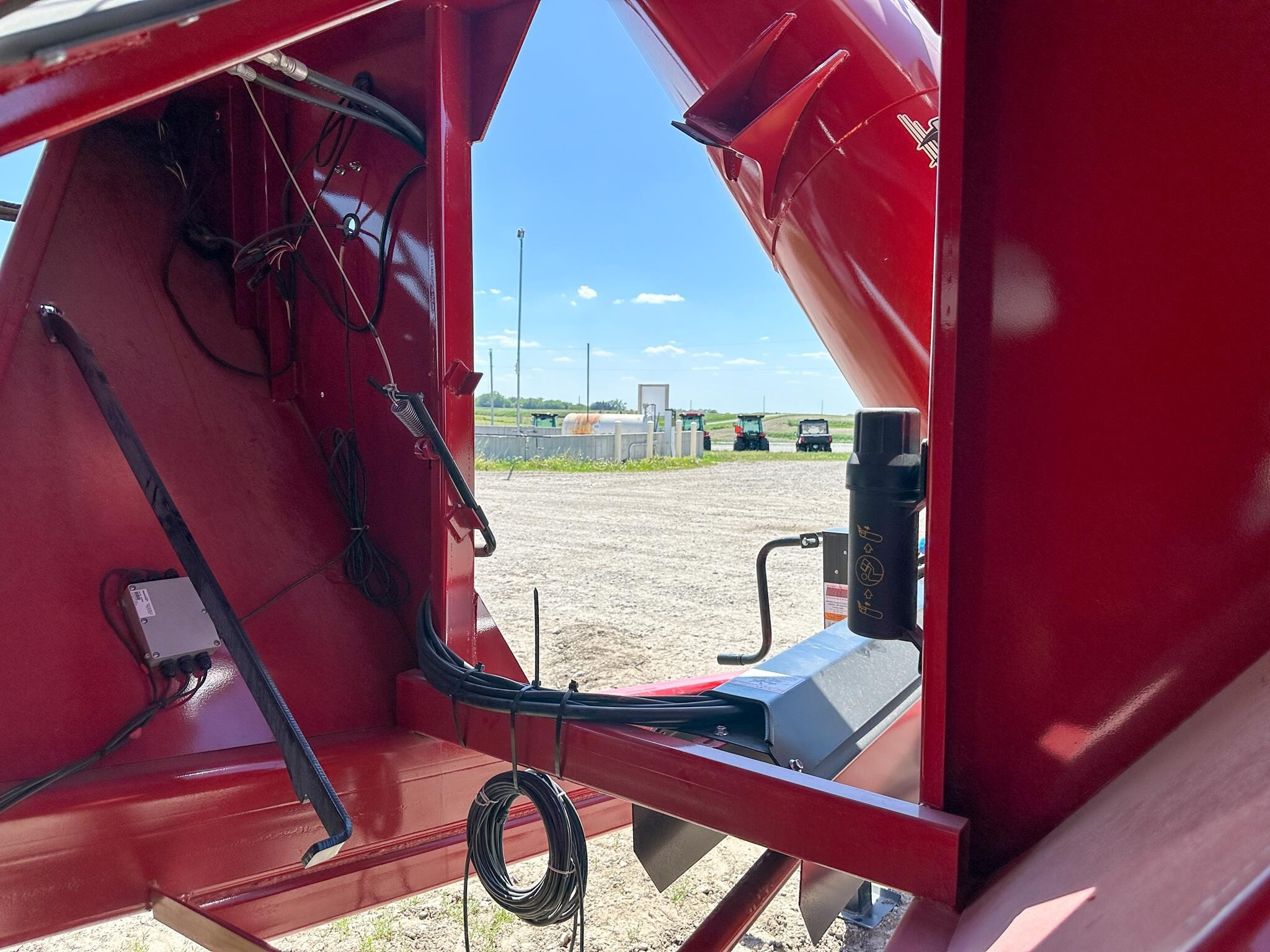 2026 J&M 1522-20T Grain Cart
