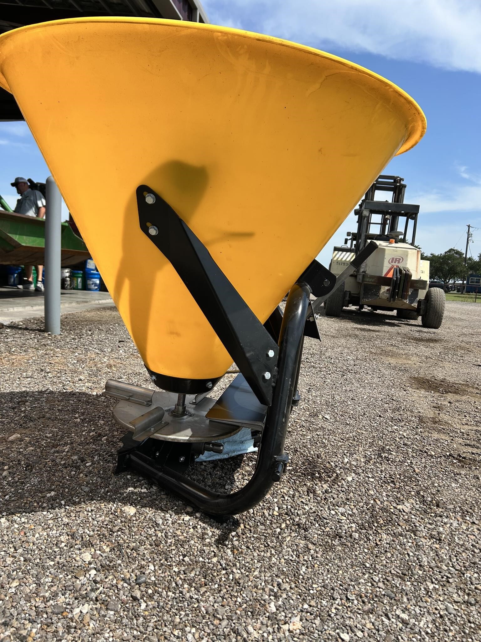 2025 Armstrong Ag SDRP5 Pull-Type Fertilizer Spreader