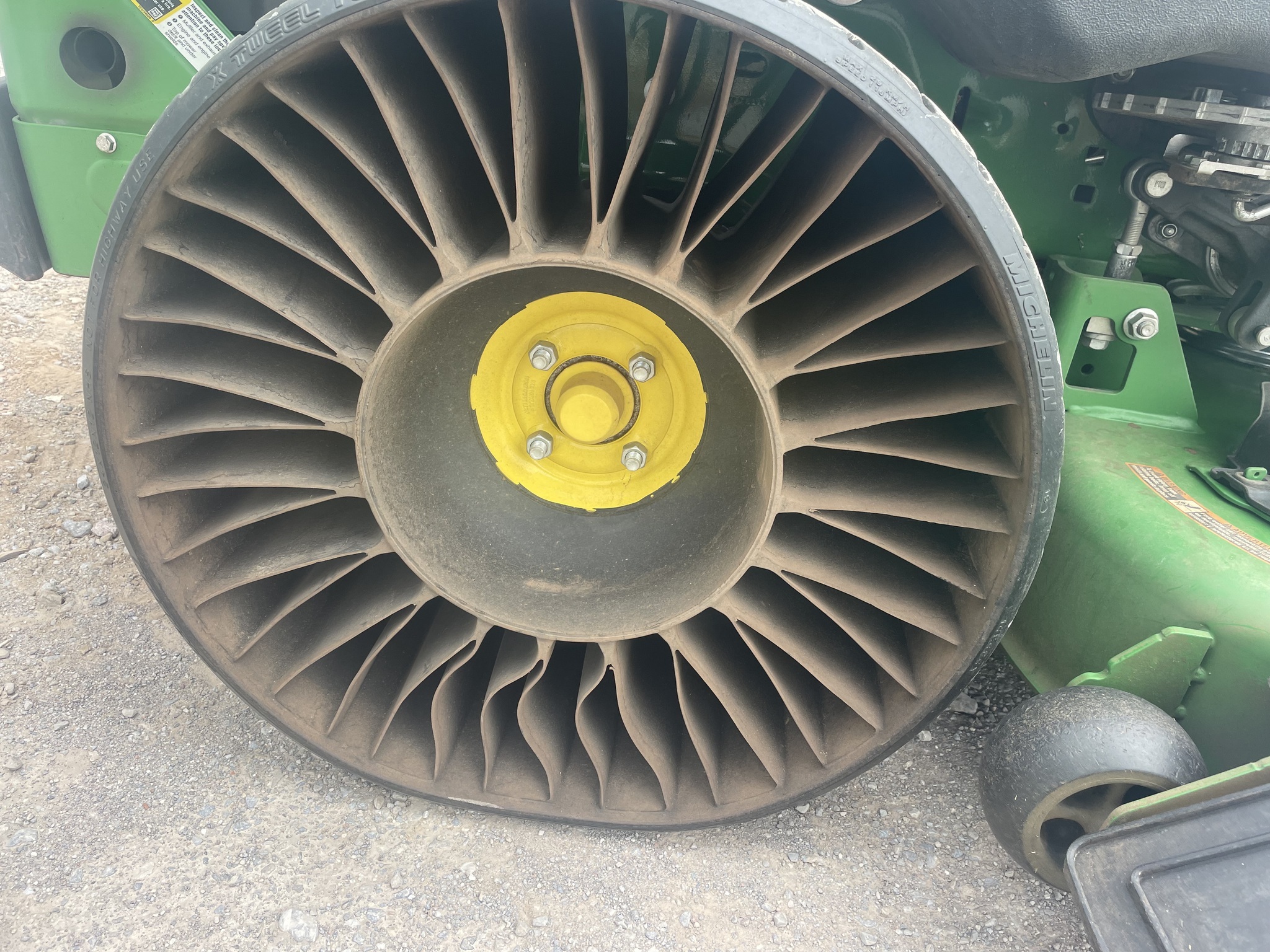2022 John Deere Z930R Lawn Mower