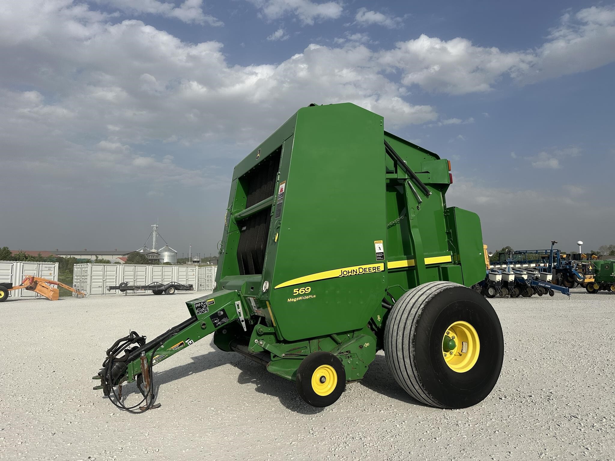  John Deere 569 Round Baler