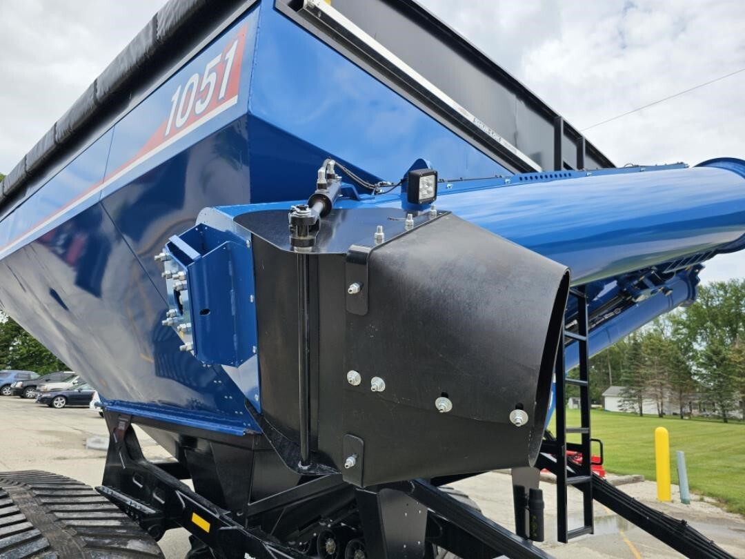  Kinze 1051 Grain Cart