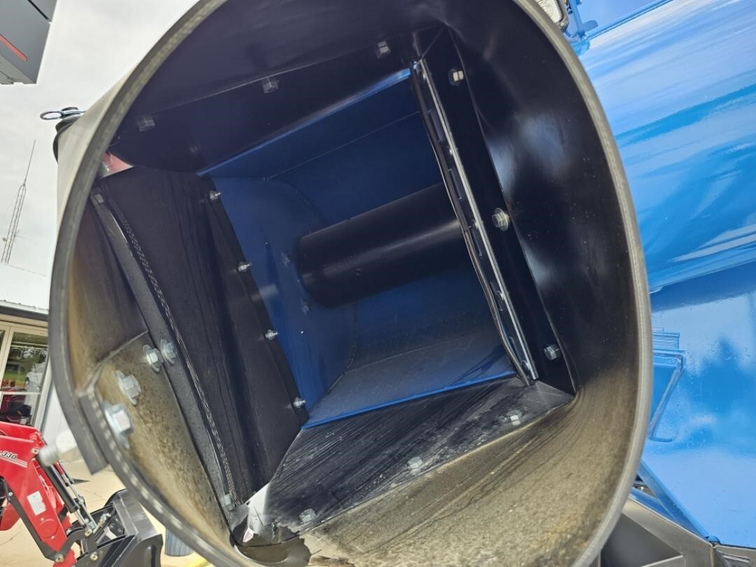  Kinze 1051 Grain Cart