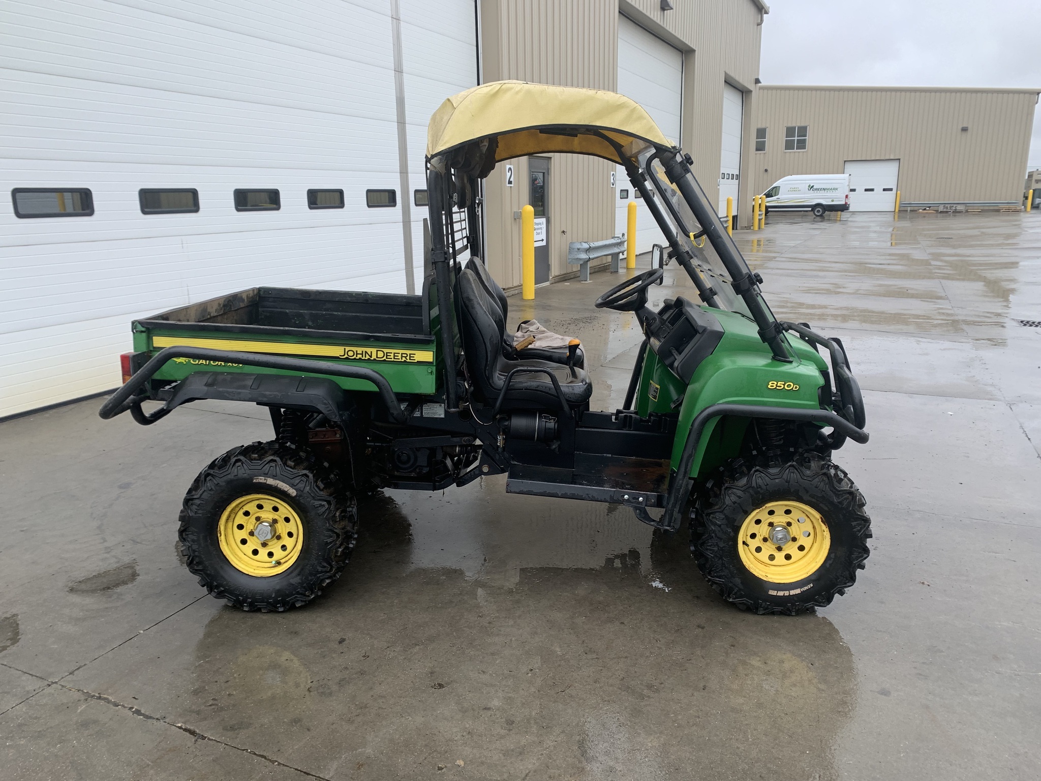 2009 John Deere Gator XUV 850D ATVs and Utility Vehicle