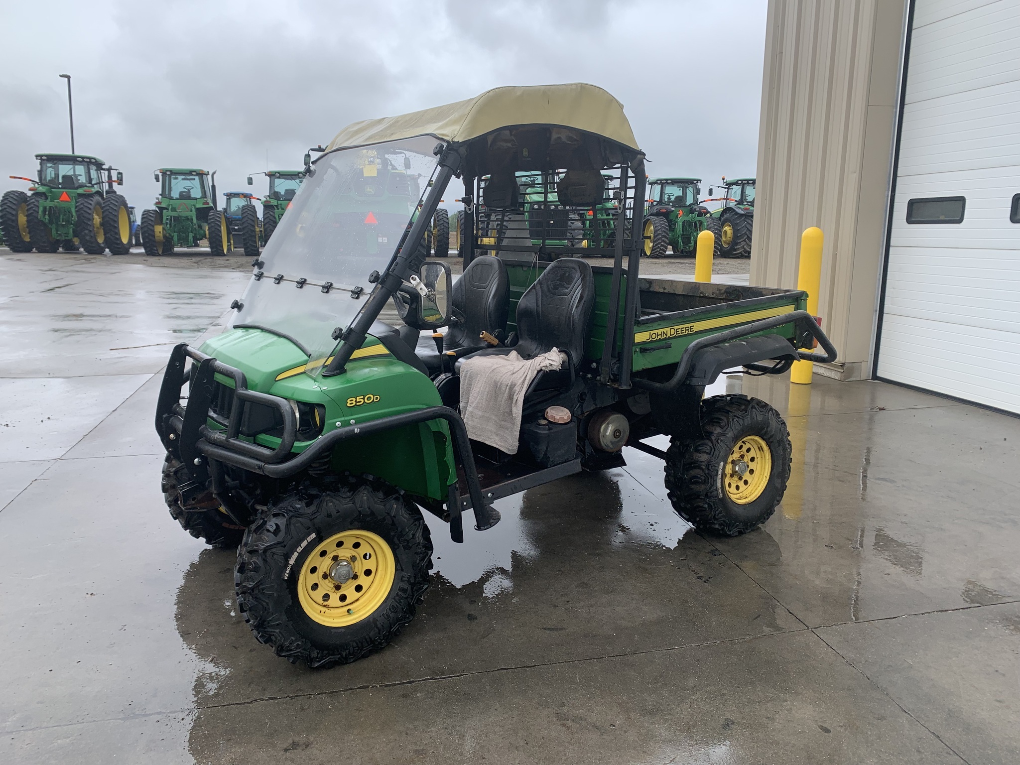 2009 John Deere Gator XUV 850D ATVs and Utility Vehicle