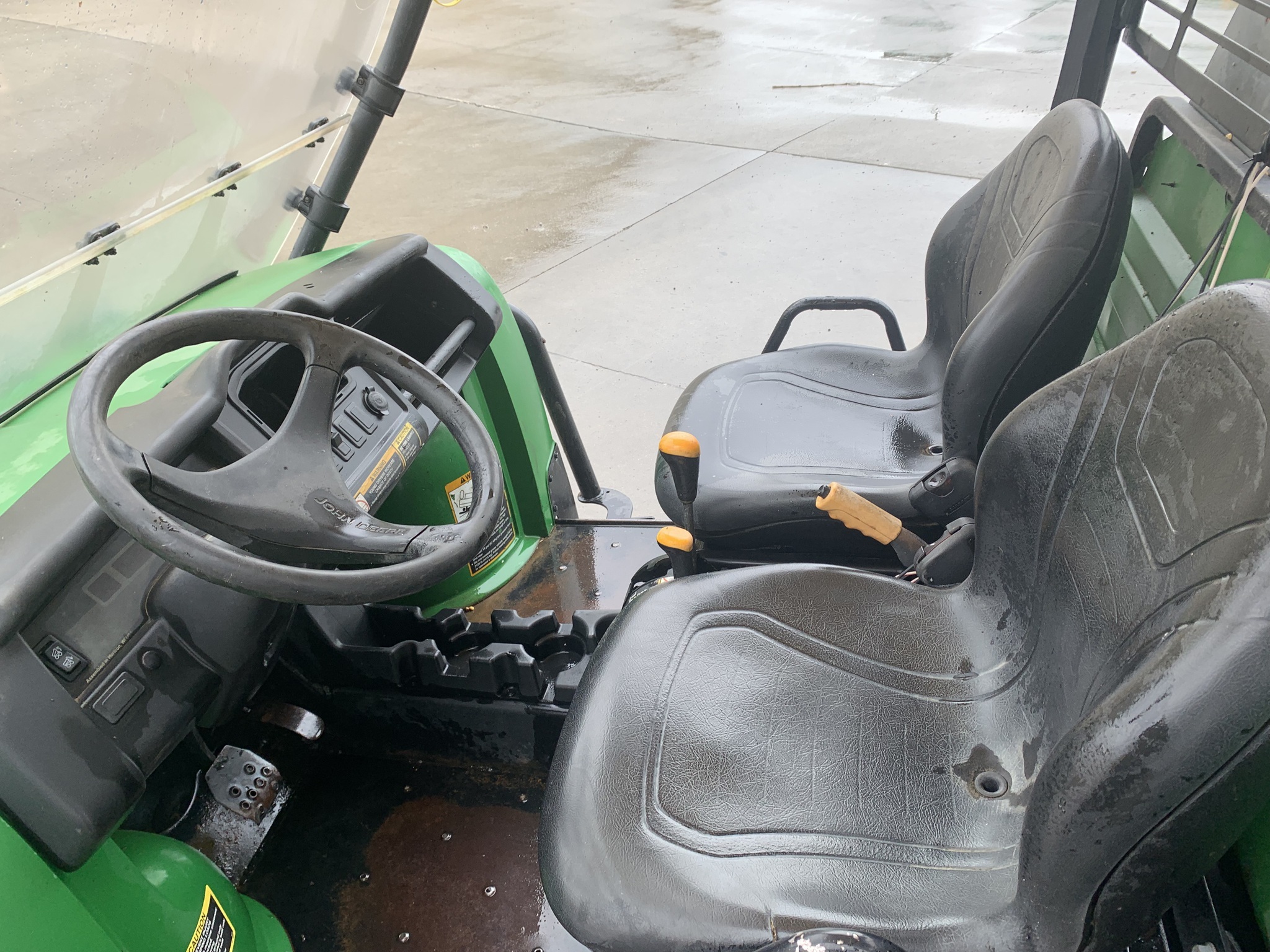 2009 John Deere Gator XUV 850D ATVs and Utility Vehicle