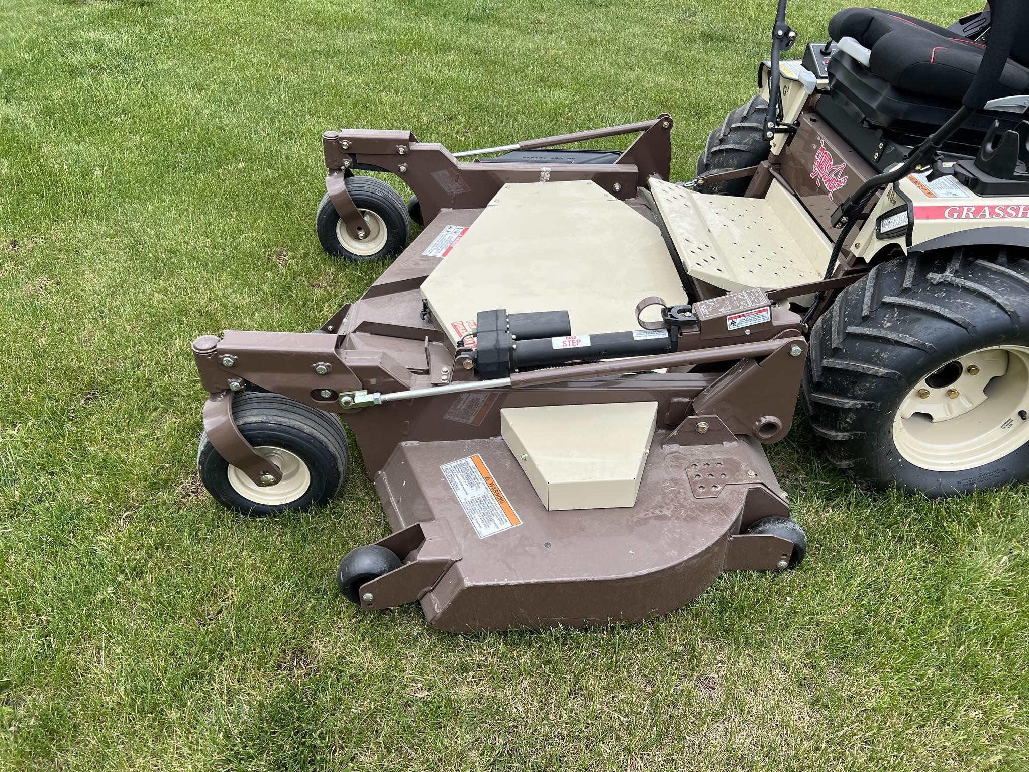 2025 Grasshopper 940EFI Lawn Mower