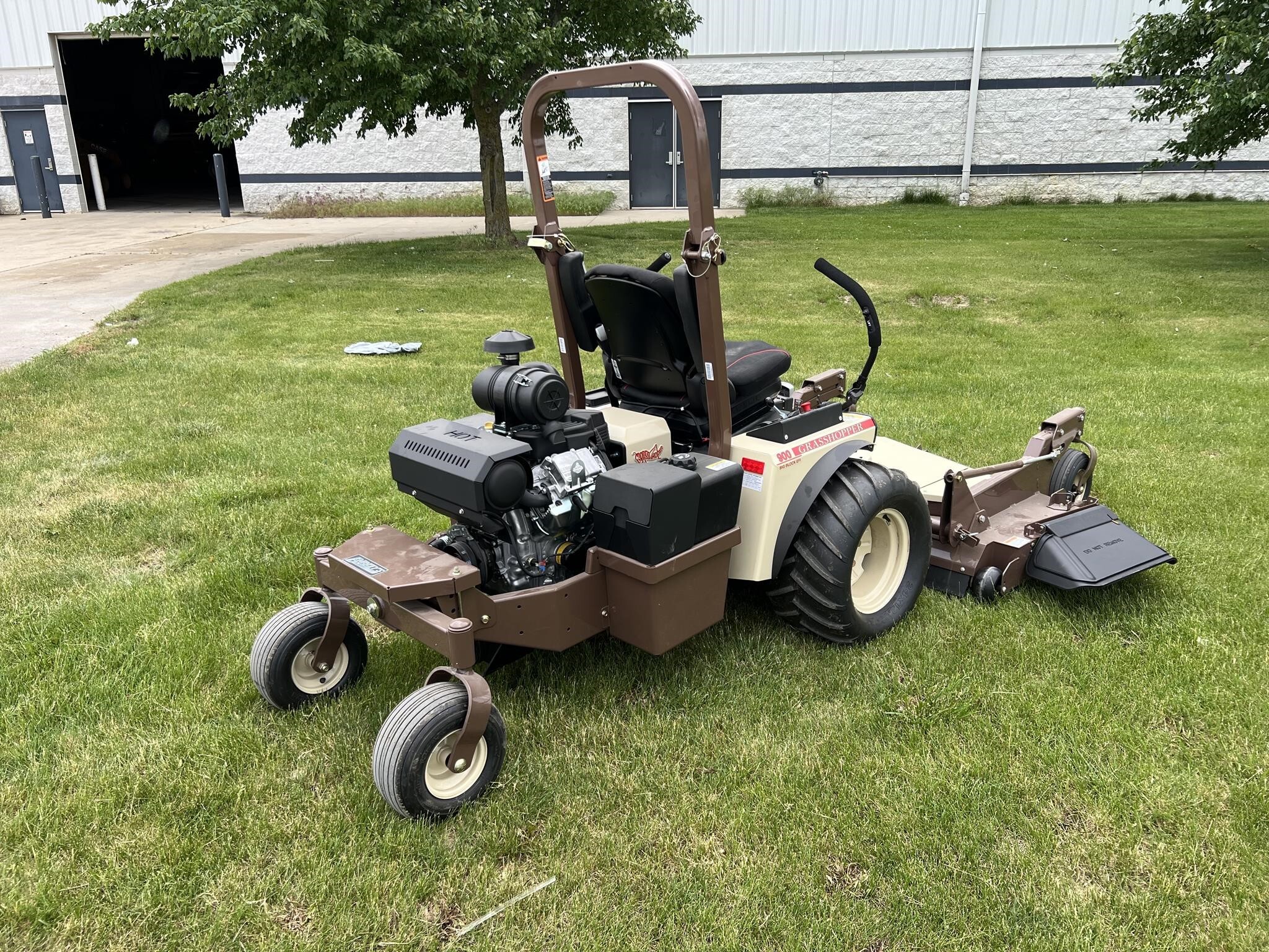 2025 Grasshopper 940EFI Lawn Mower