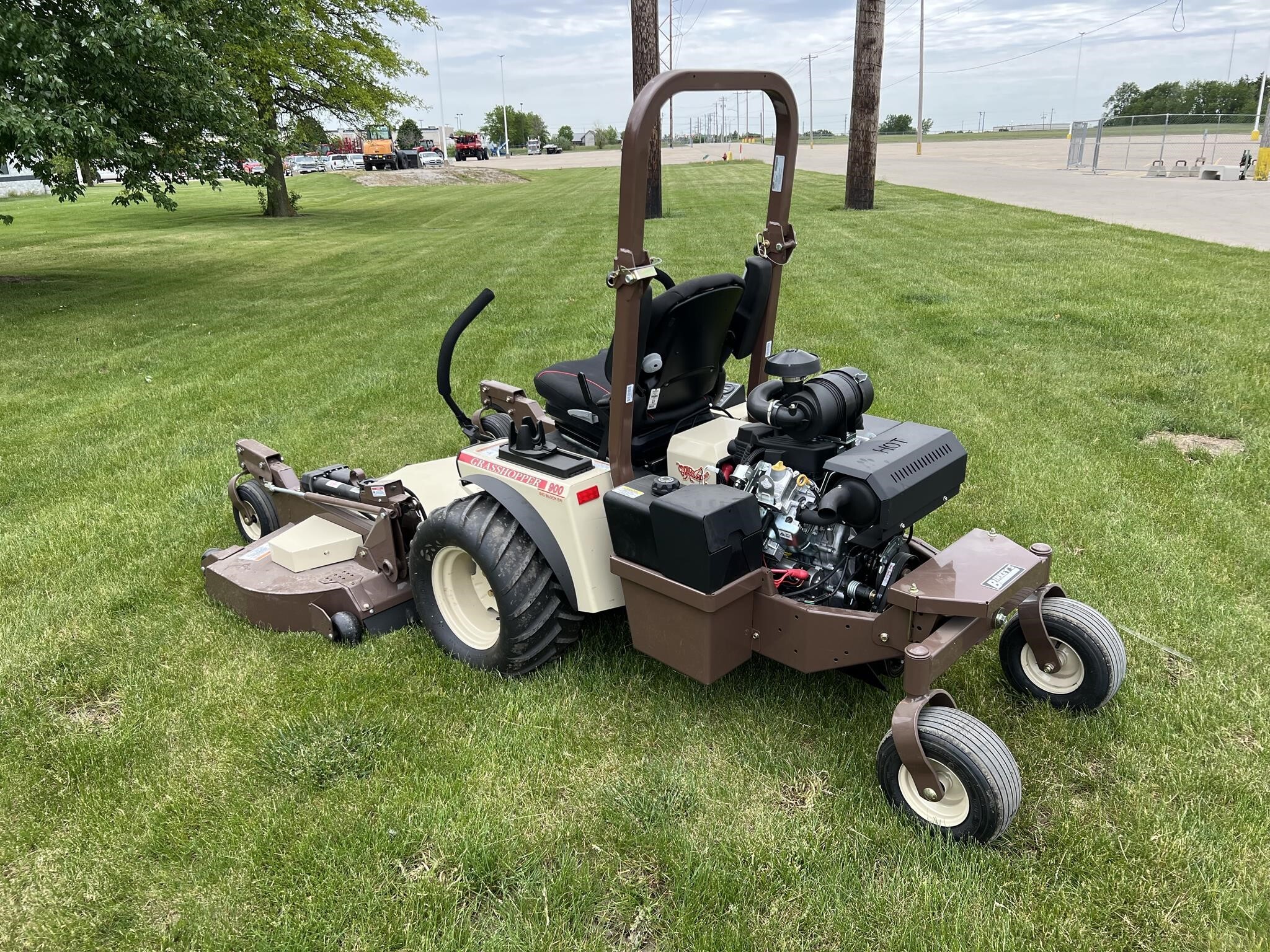 2025 Grasshopper 940EFI Lawn Mower
