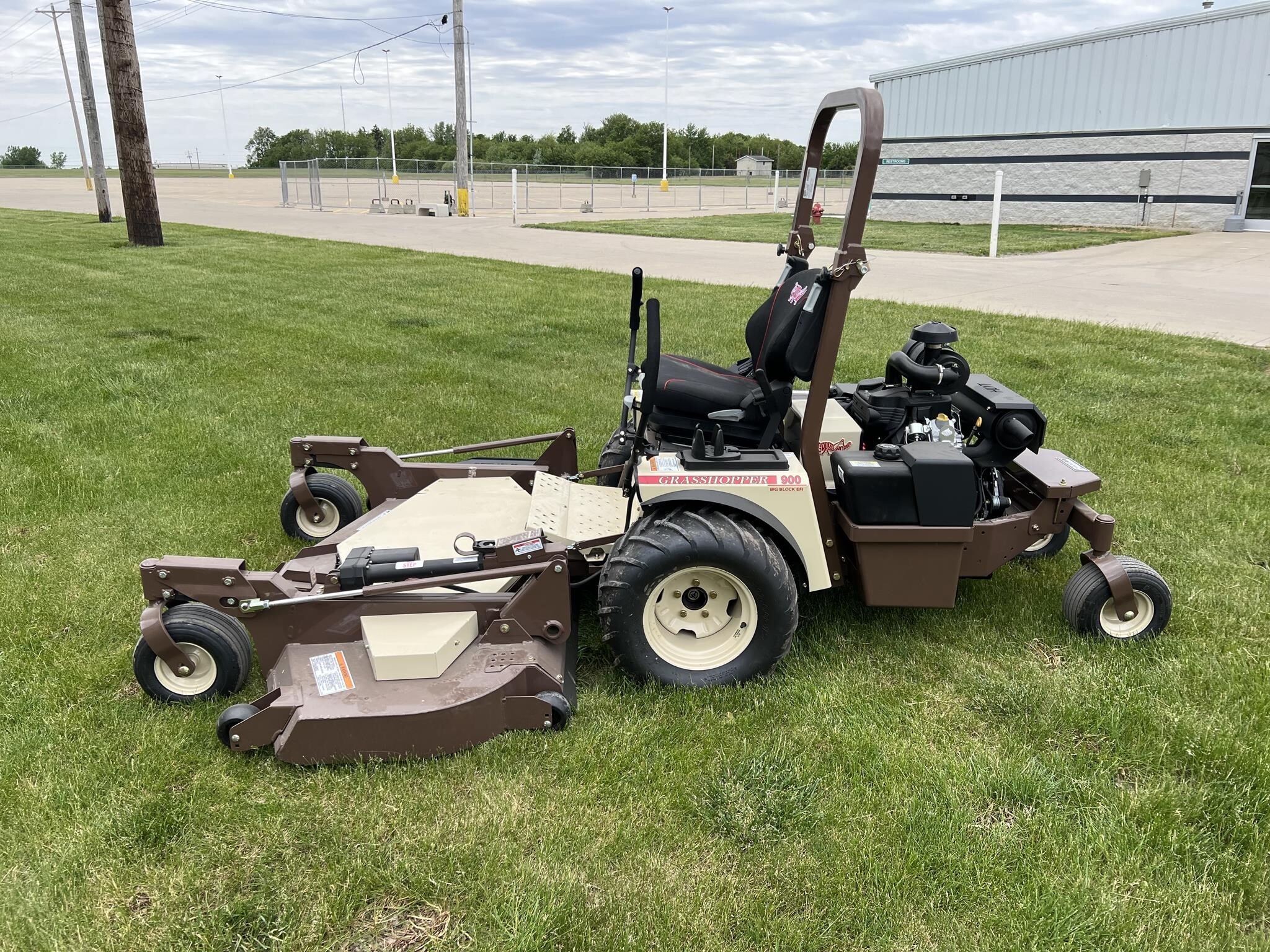 2025 Grasshopper 940EFI Lawn Mower