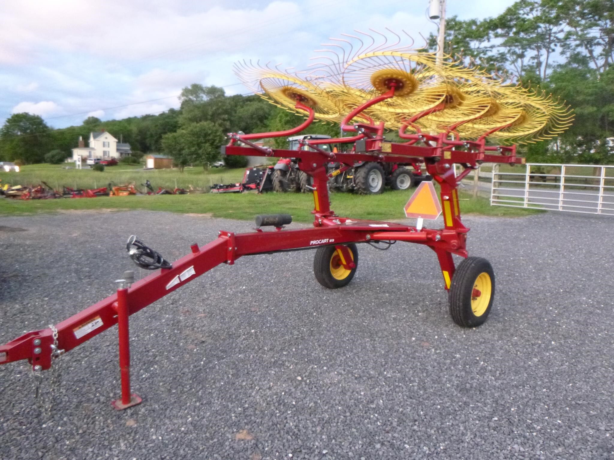2022 New Holland 819 Rake