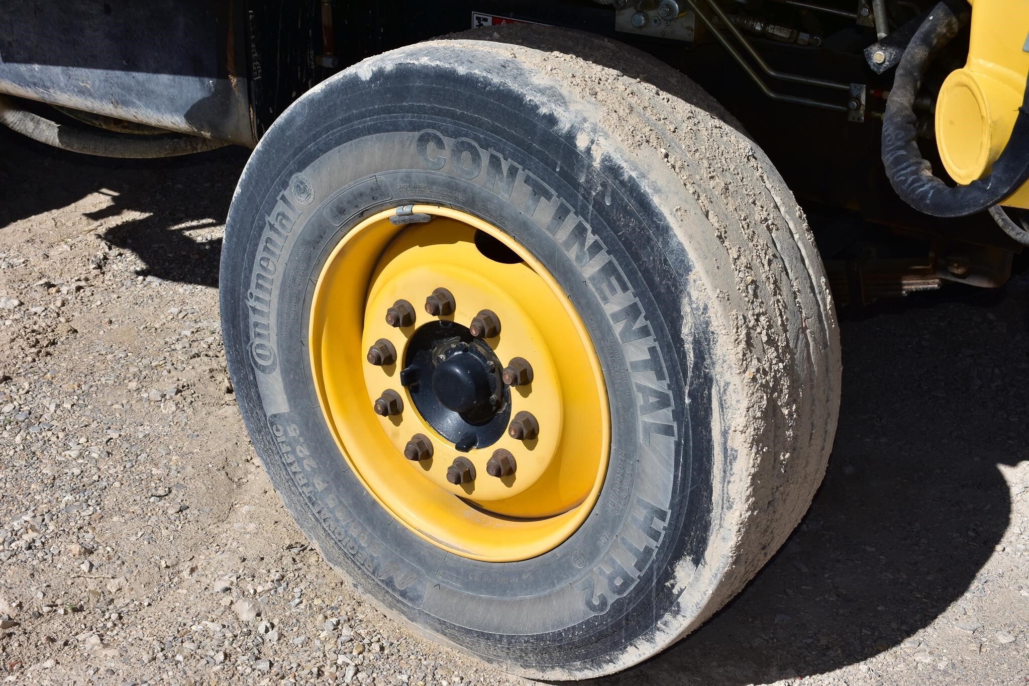 2013 New Holland H9880 Bale Wagons and Trailer