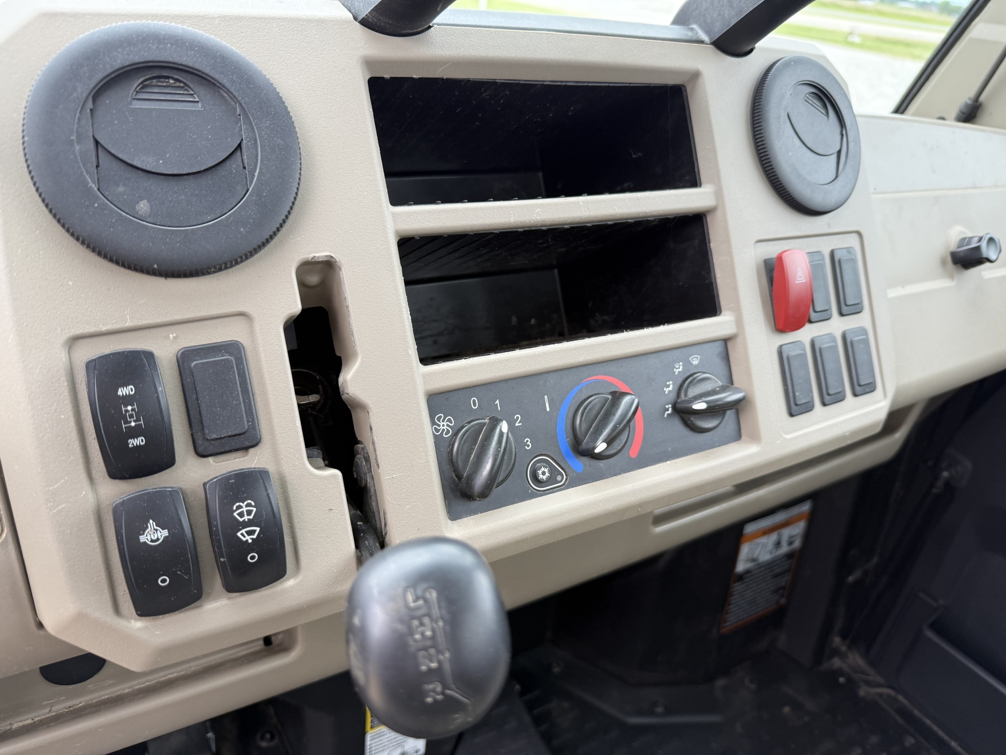 2022 John Deere XUV835R ATVs and Utility Vehicle