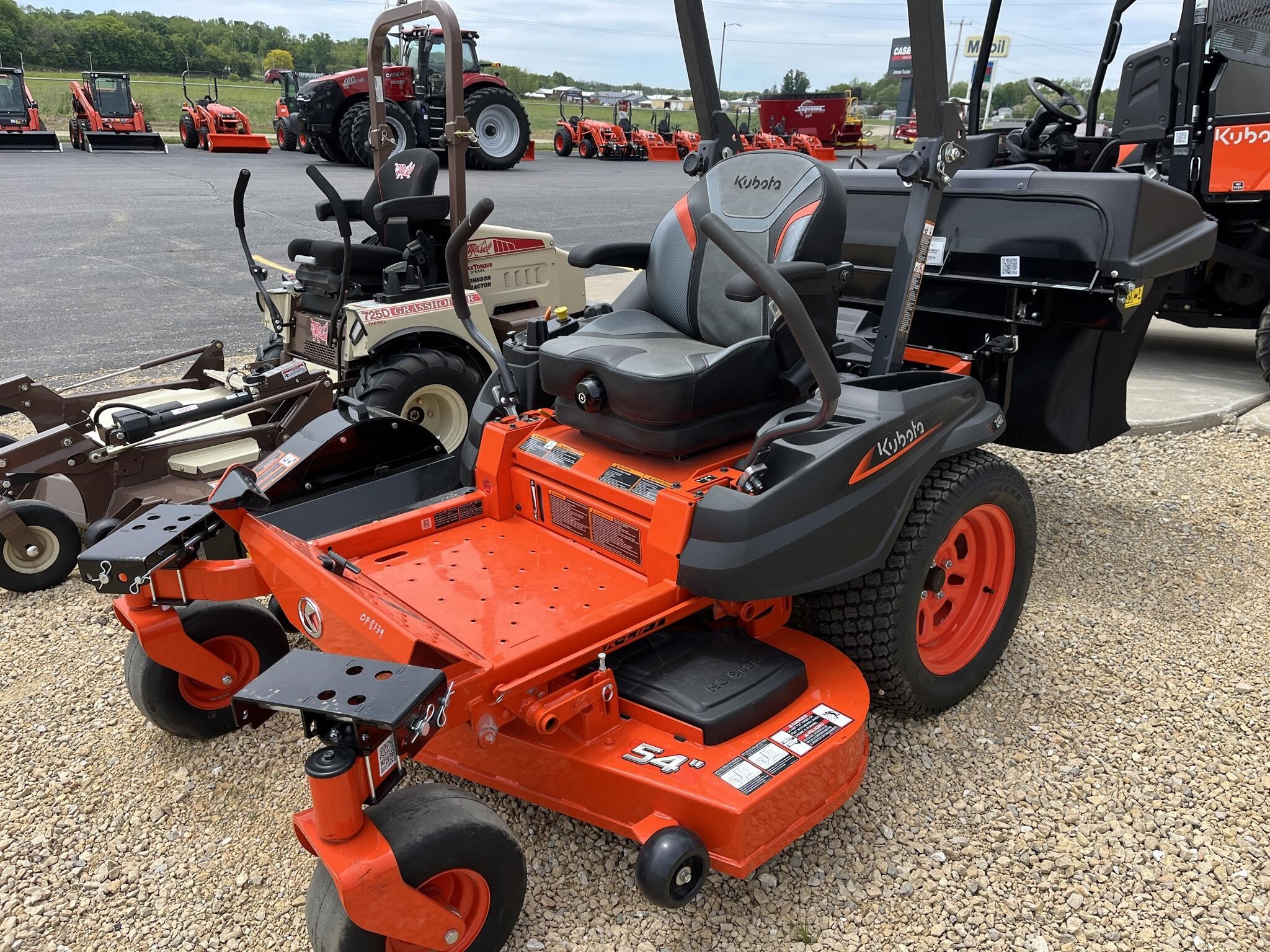 2023 Kubota Z422 Lawn Mower
