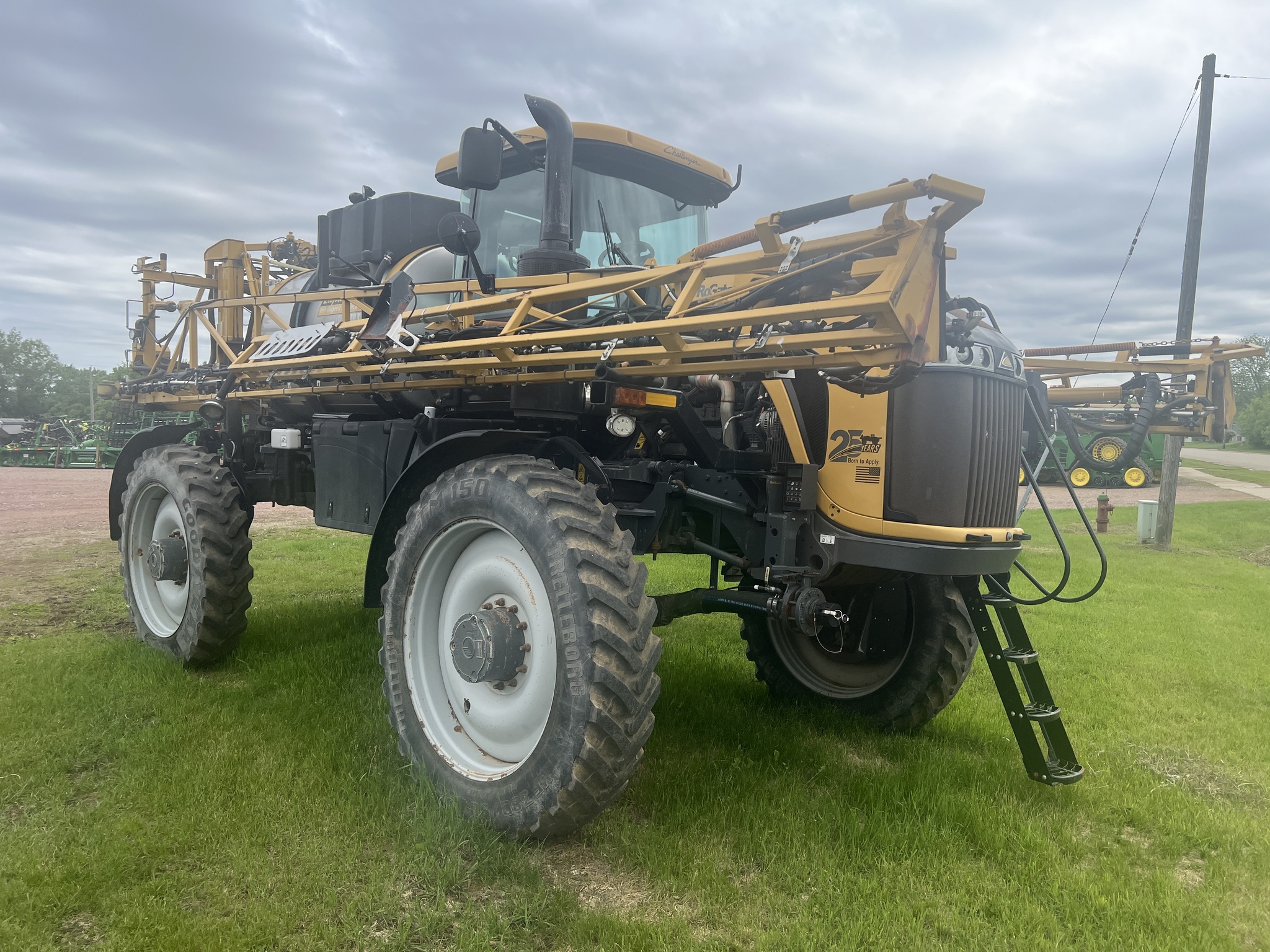 2018 ROGATOR RG1300C Self-Propelled Sprayer