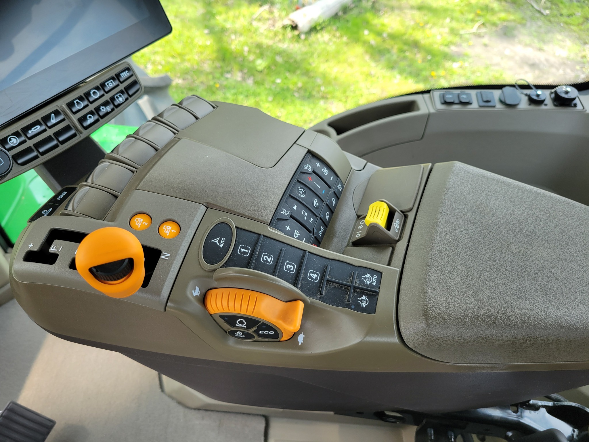 2024 John Deere 9R 640 Tractor