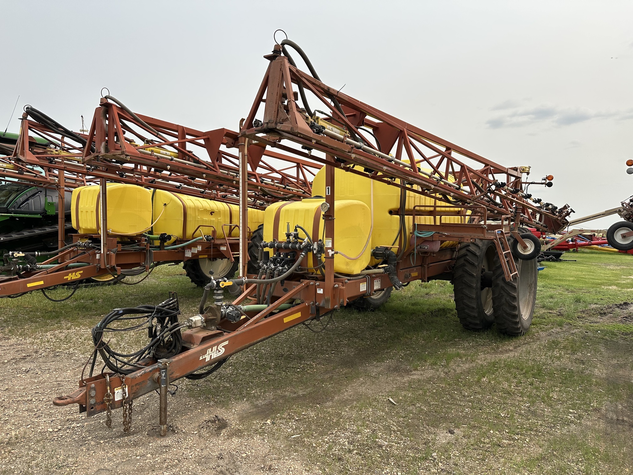 2005 H & S 132 Pull-Type Sprayer