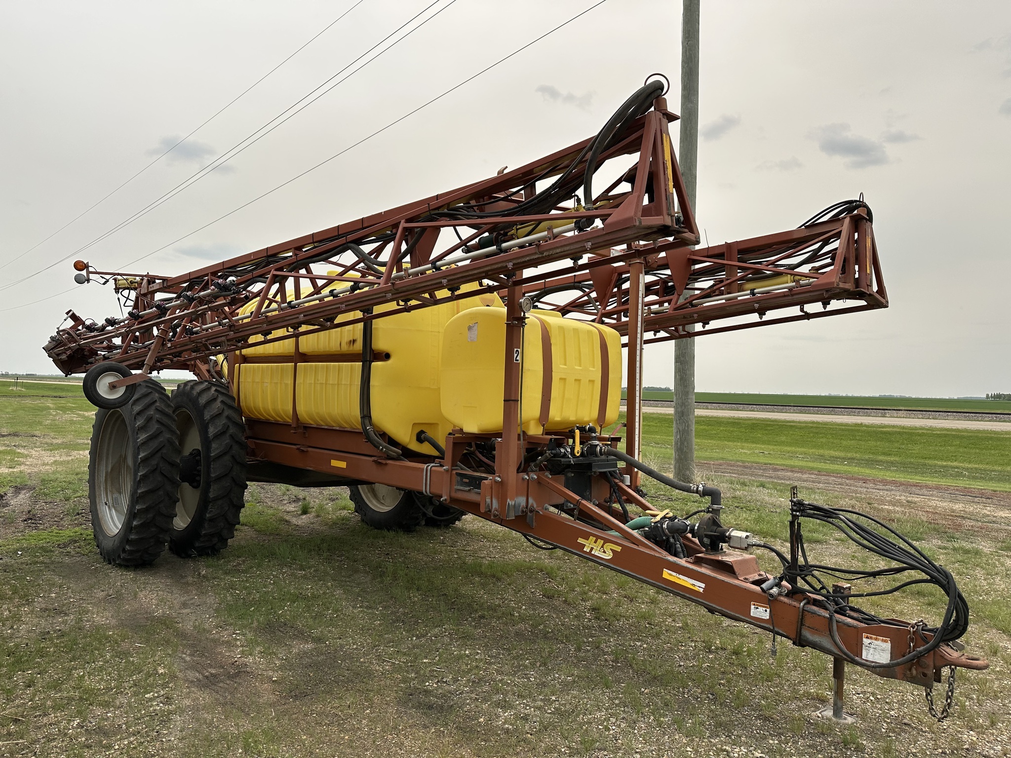 2005 H & S 132 Pull-Type Sprayer