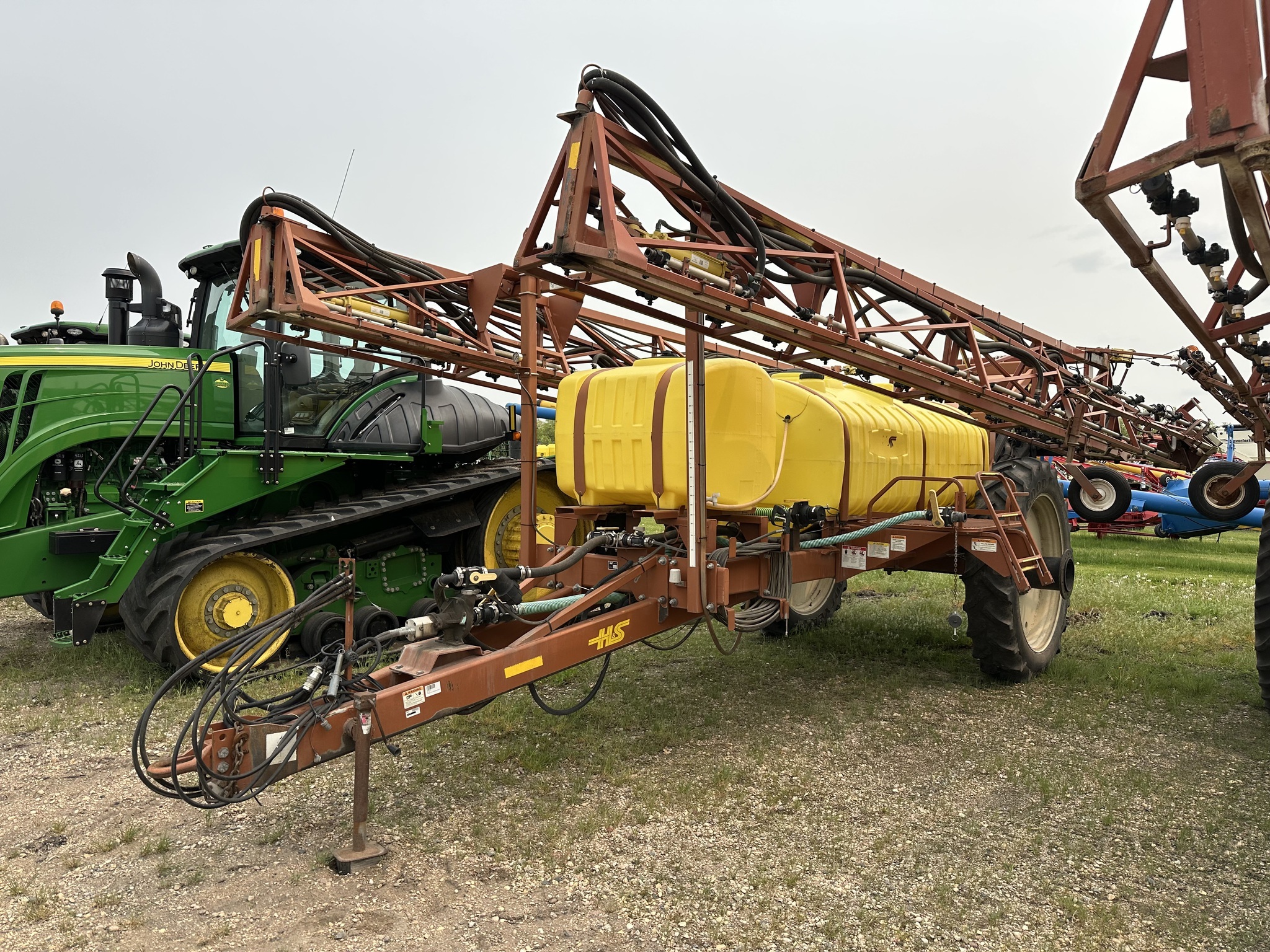 2011 H & S 132 Pull-Type Sprayer