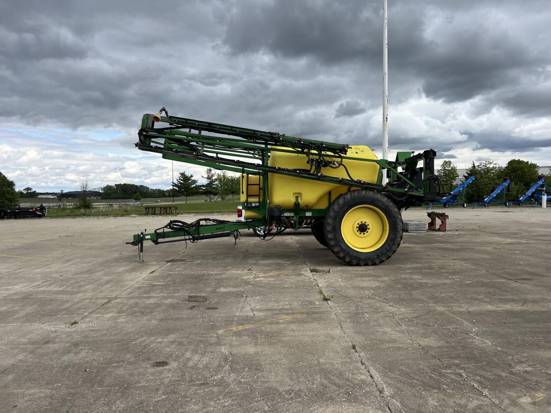 Fast 9500 Pull-Type Sprayer
