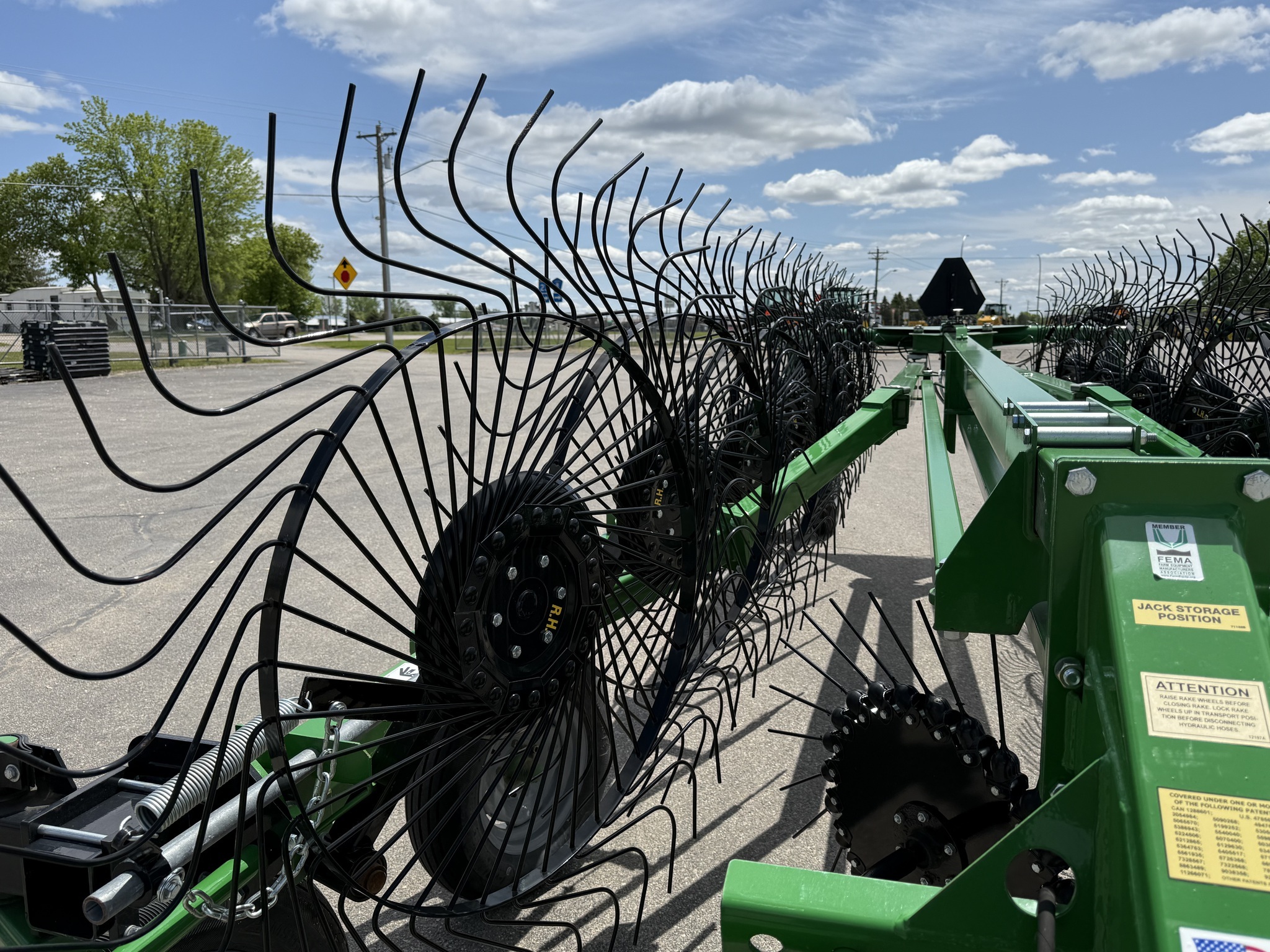 2023 Frontier WR1214C Rake