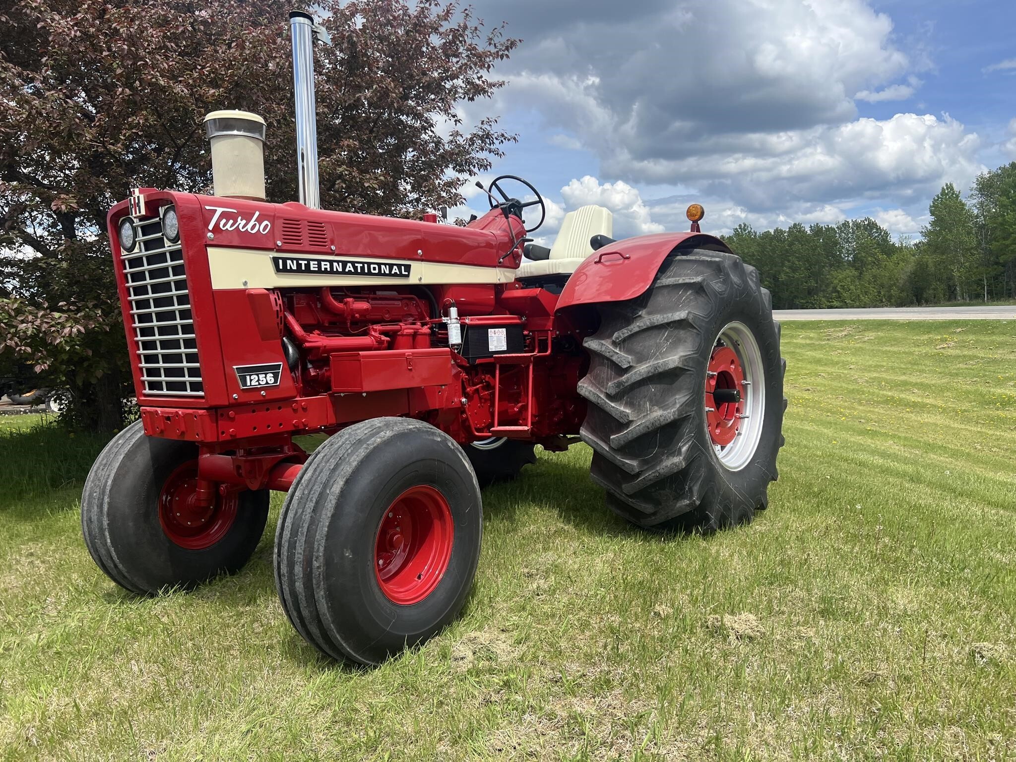 1968 International 1256 Tractor