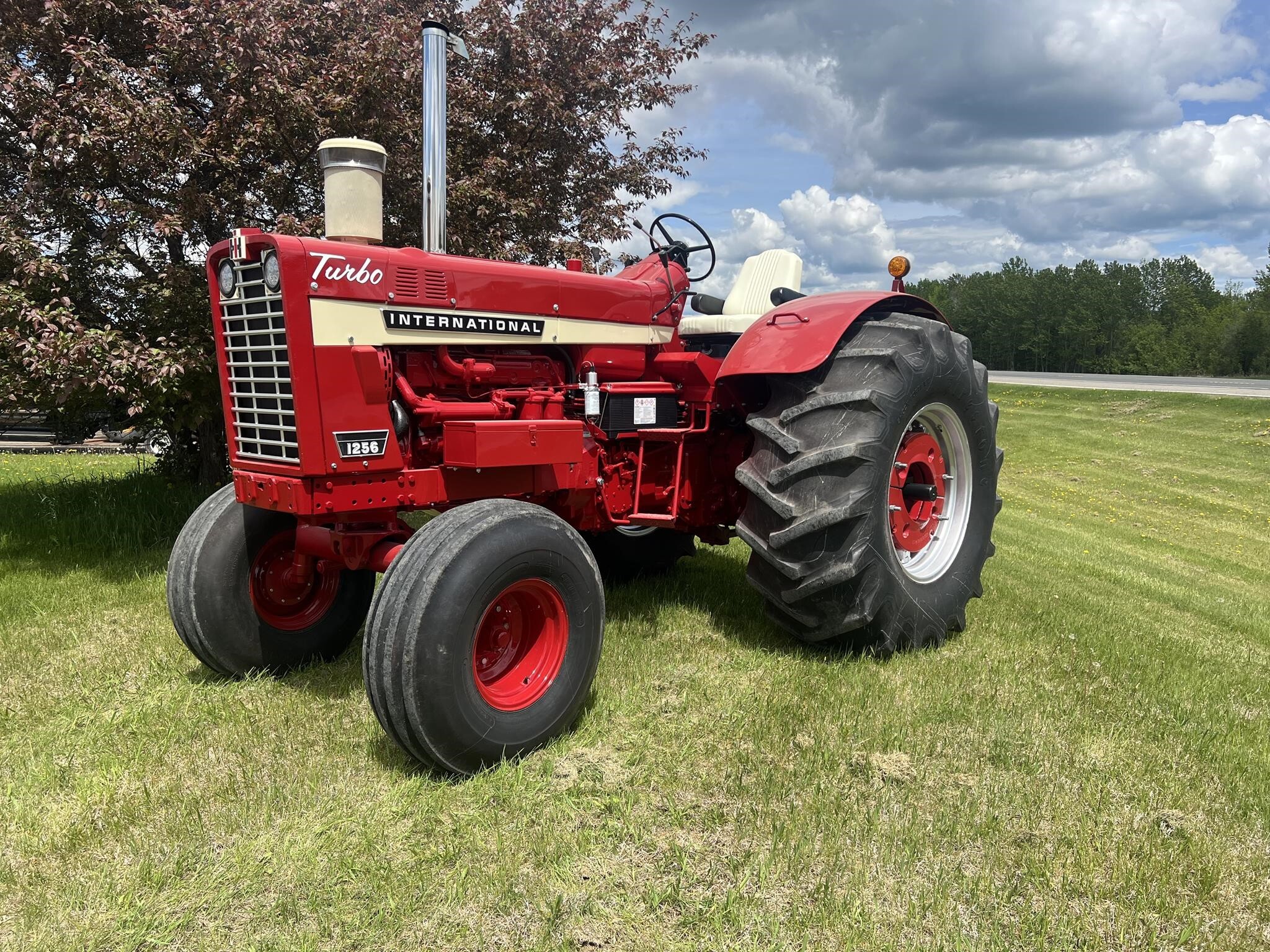 1968 International 1256 Tractor