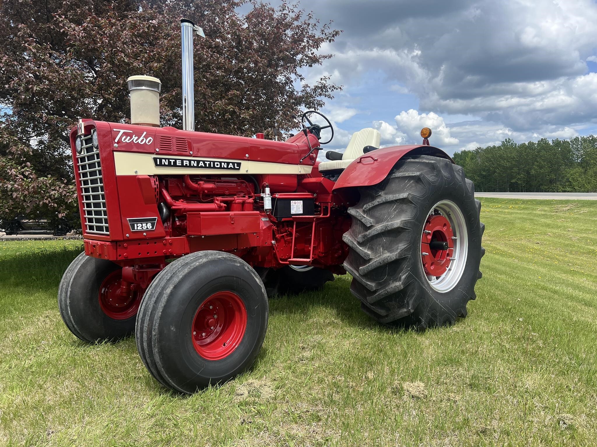 1968 International 1256 Tractor