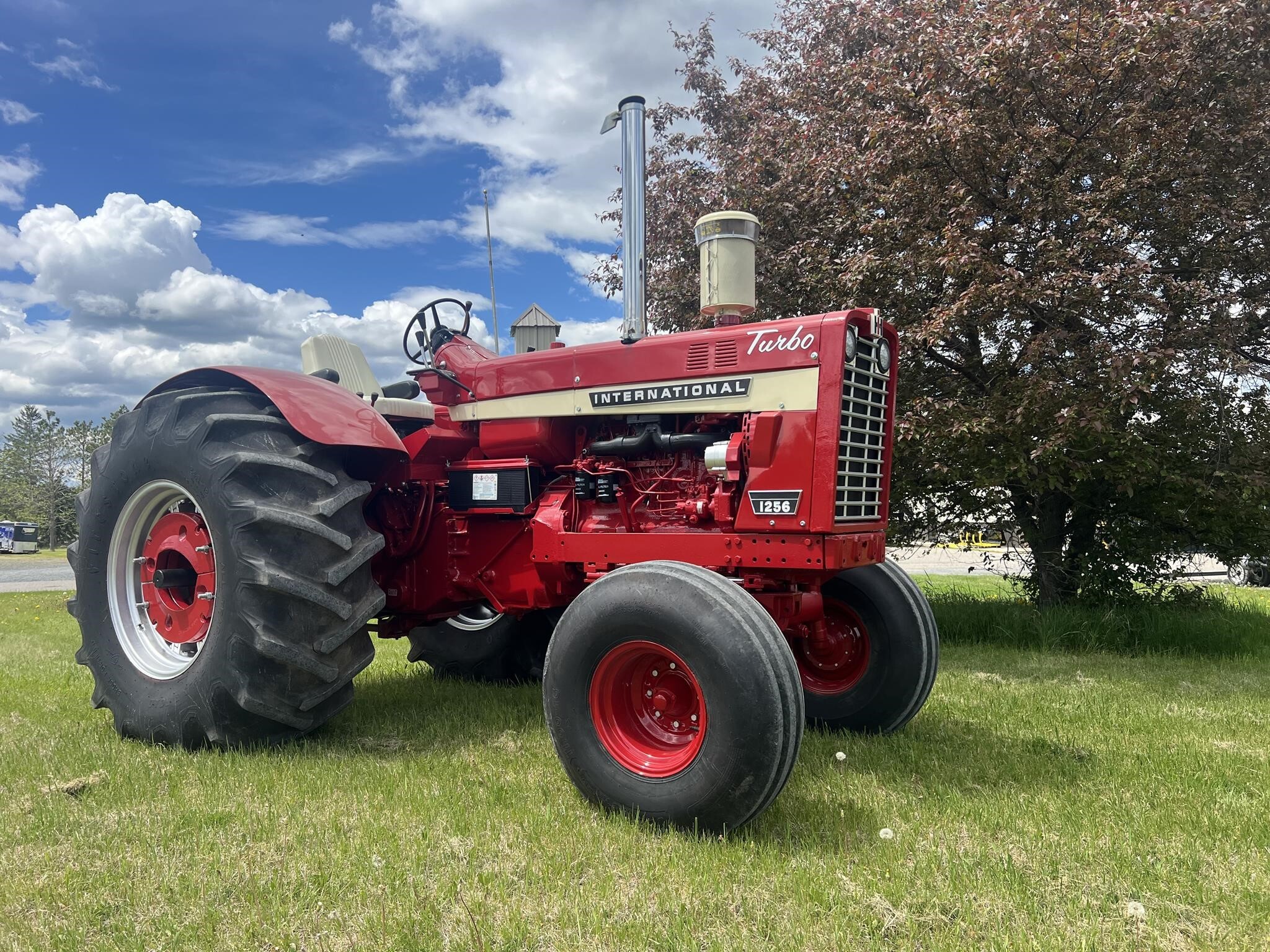 1968 International 1256 Tractor