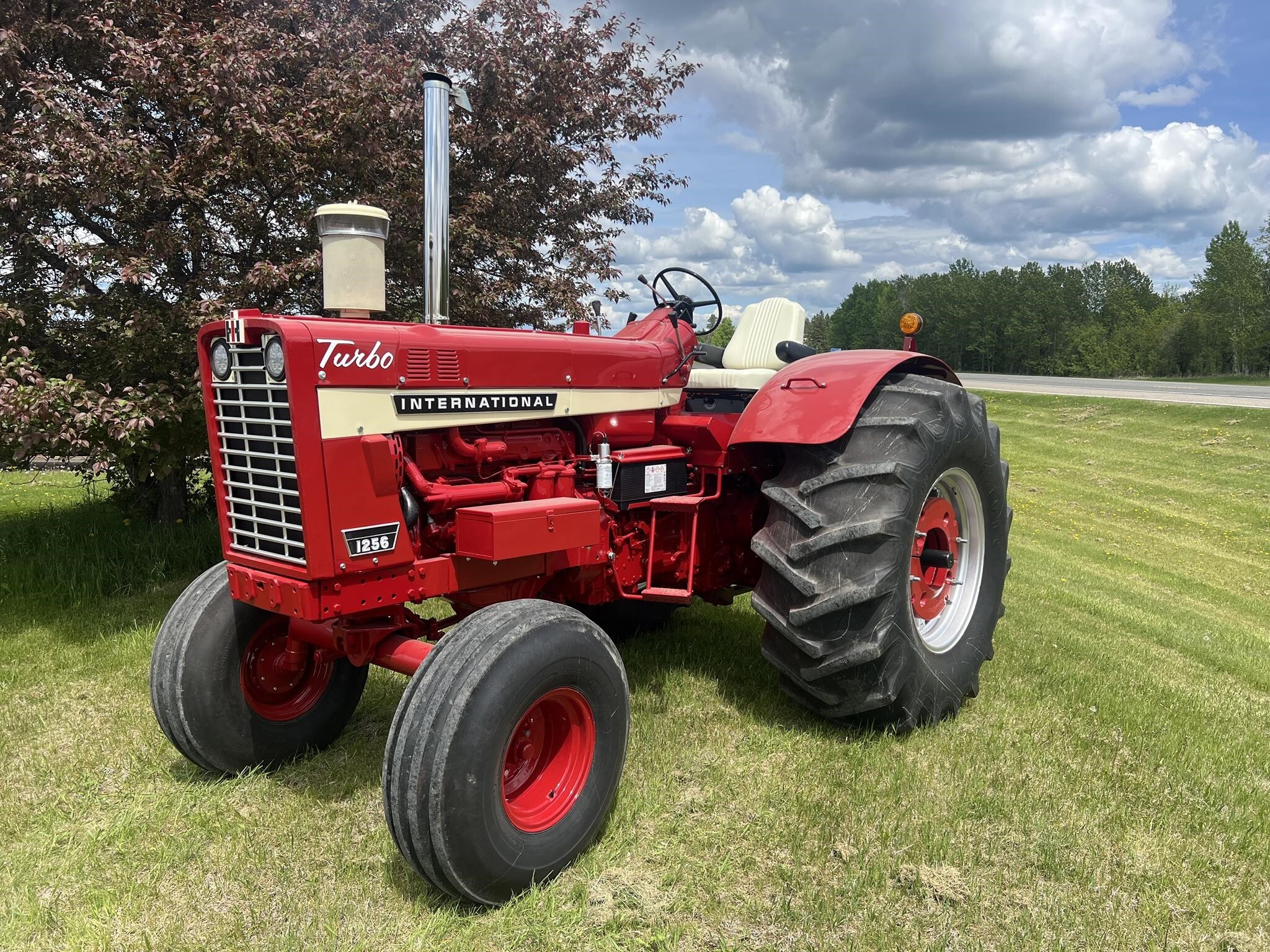 1968 International 1256 Tractor
