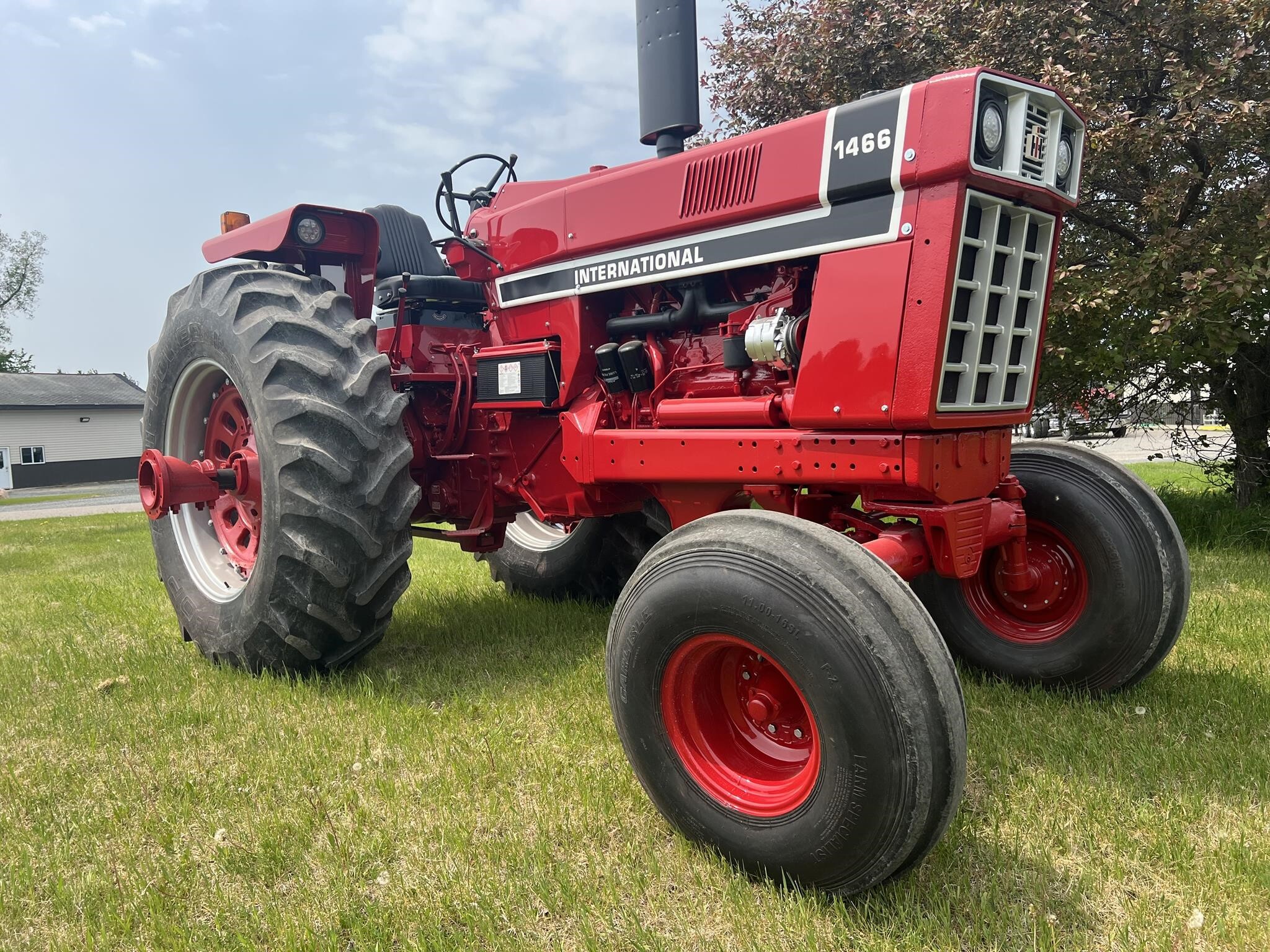 1975 International Harvester 1466 Tractor