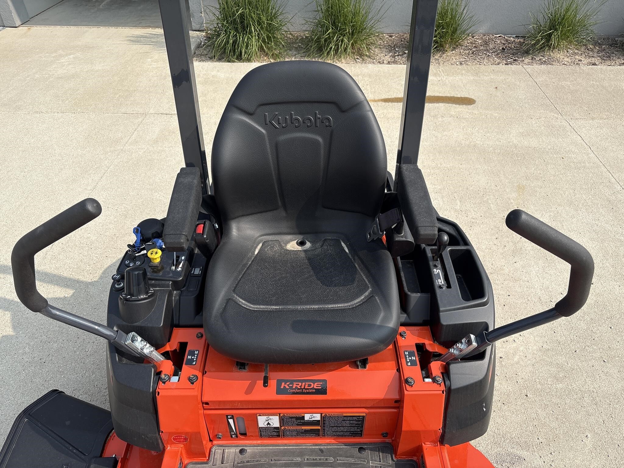 Kubota Z232 Lawn Mower