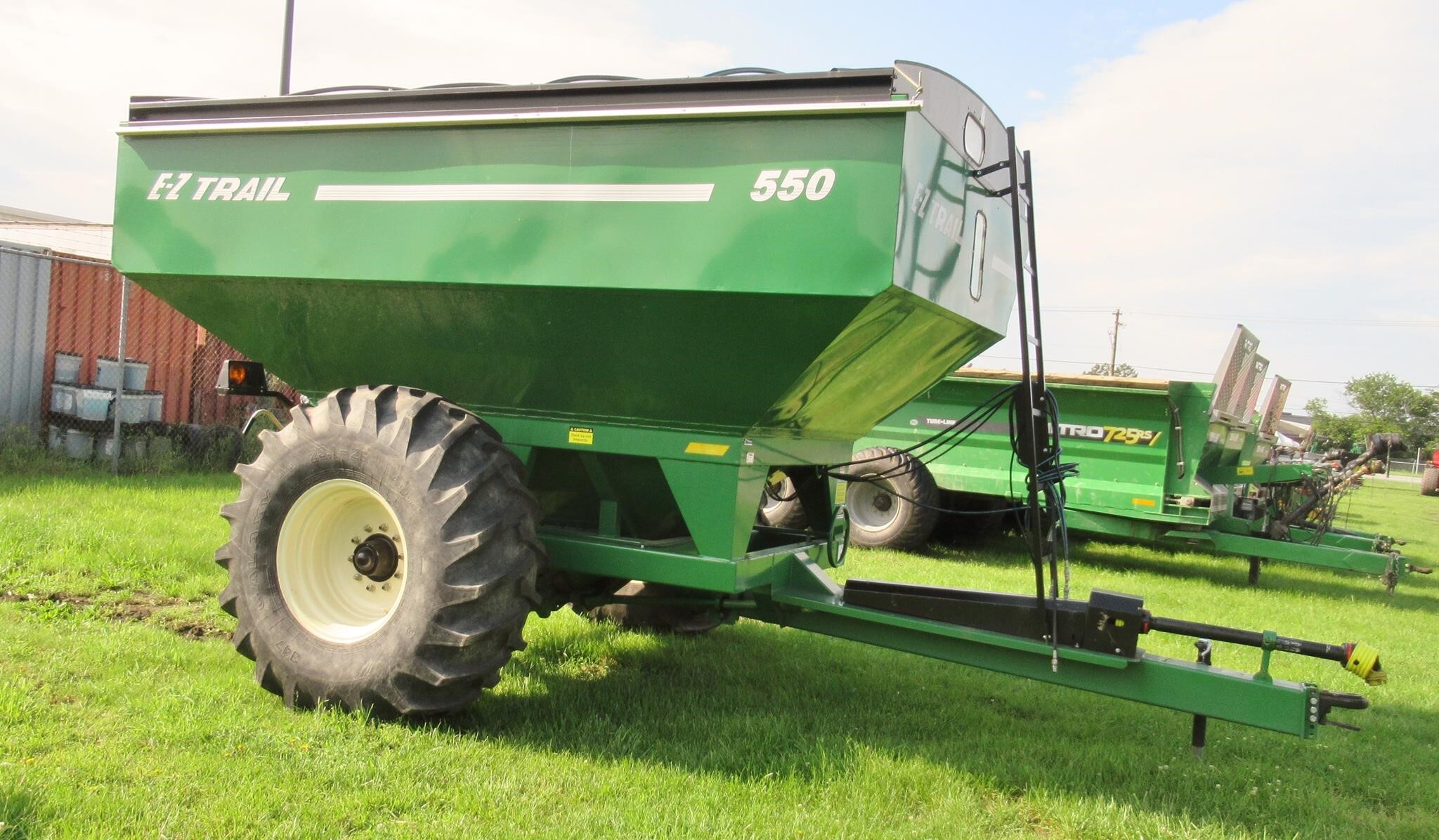 2022 E-Z Trail 550 Grain Cart