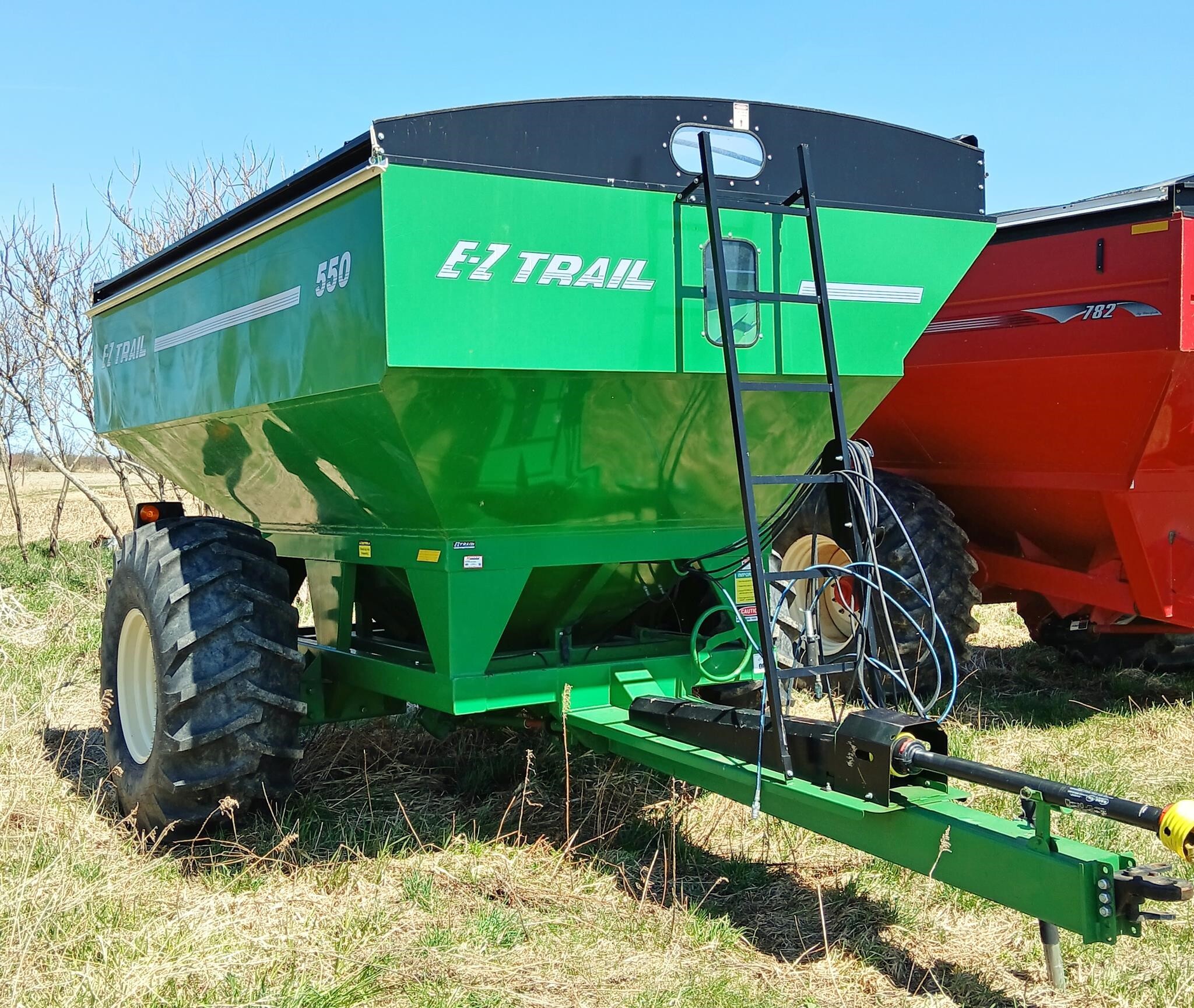 2022 E-Z Trail 550 Grain Cart