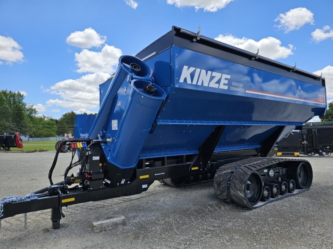  Kinze 1121 Grain Cart
