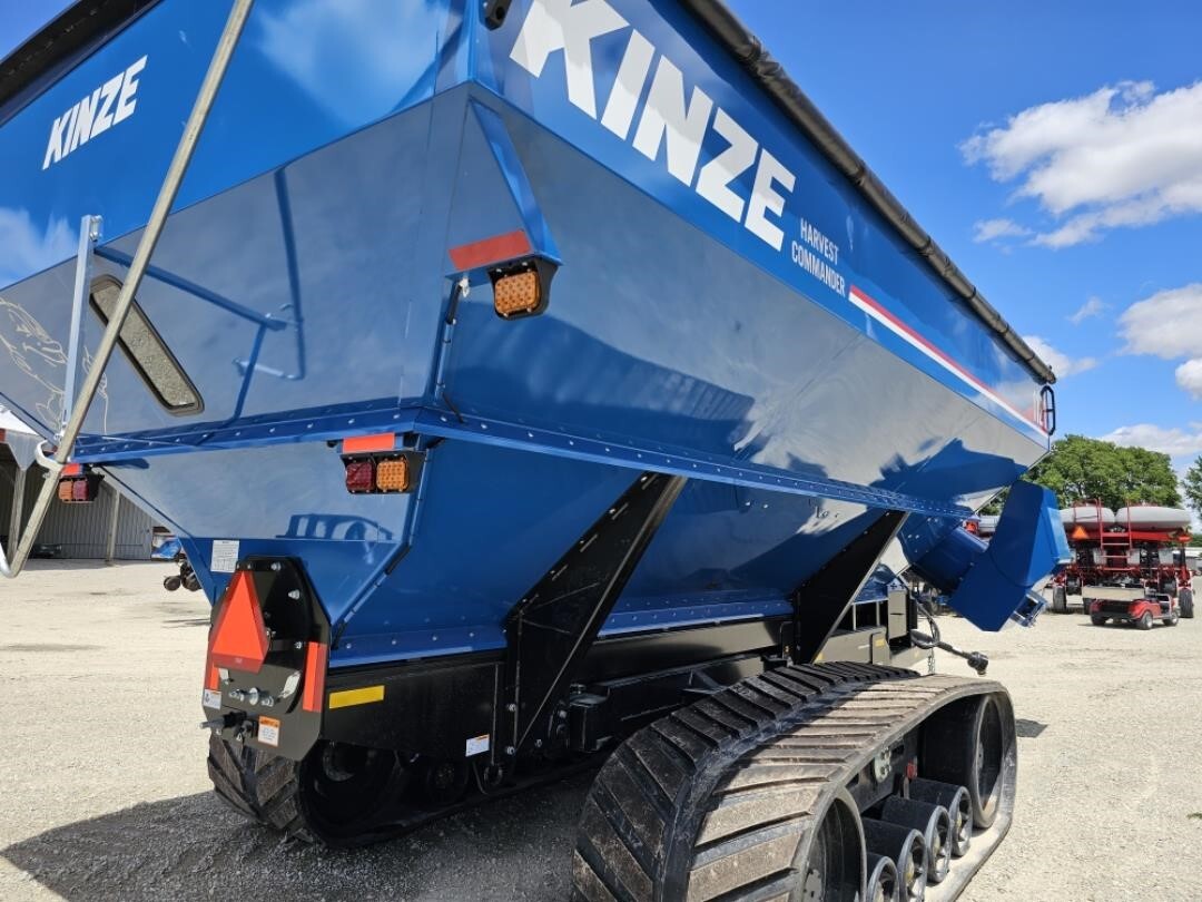  Kinze 1121 Grain Cart