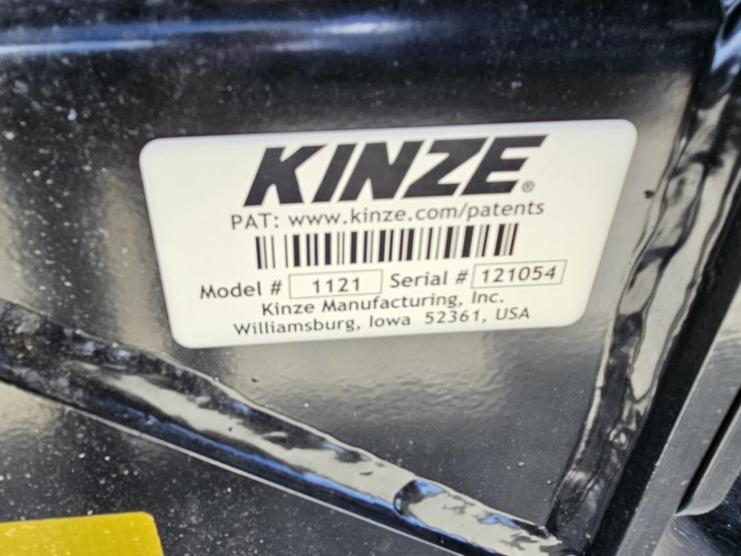  Kinze 1121 Grain Cart