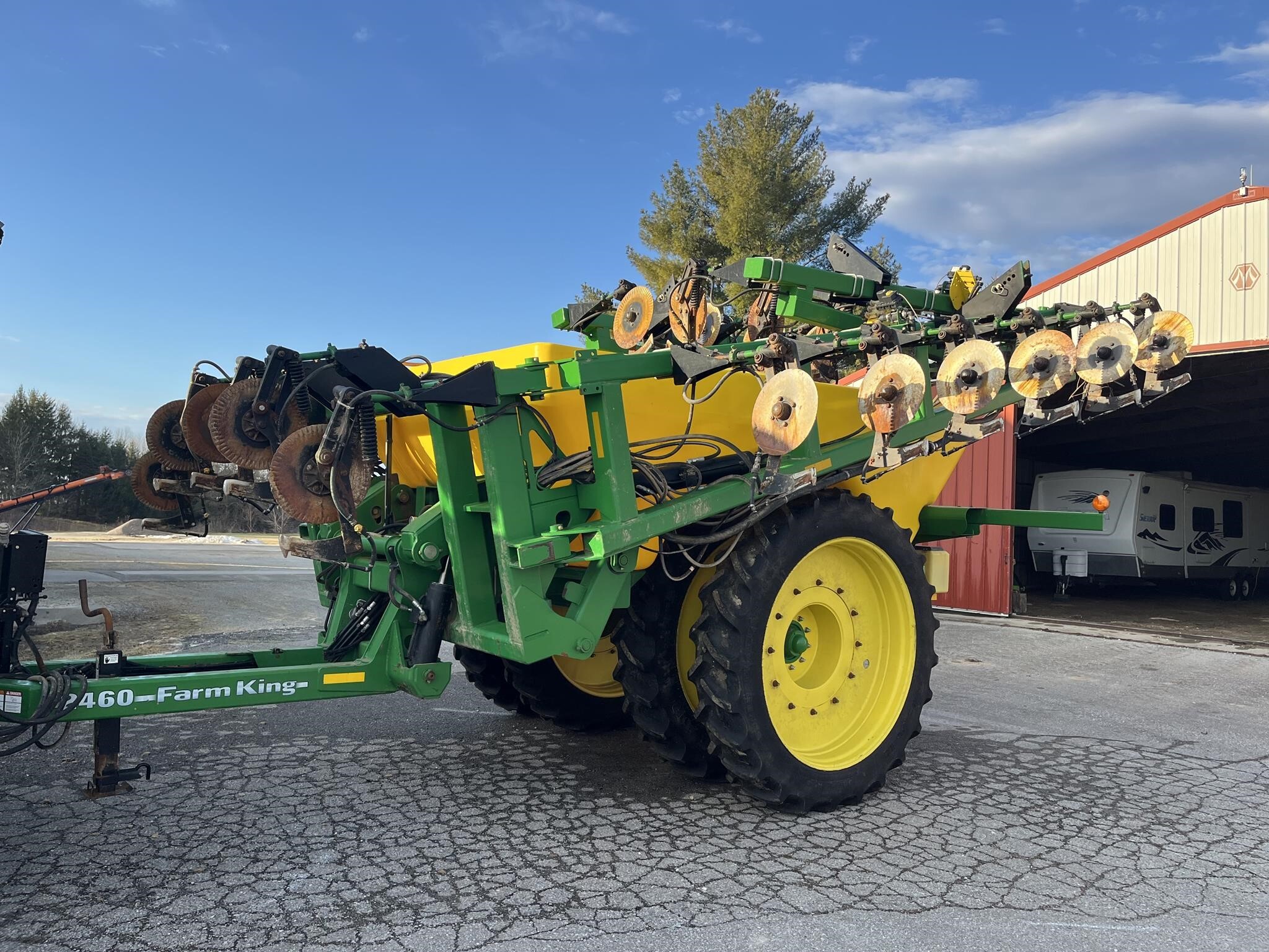 2014 Farm King 2460 Pull-Type Sprayer