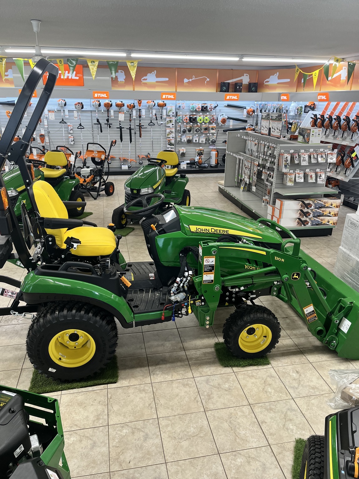 2025 John Deere 1025R Tractor